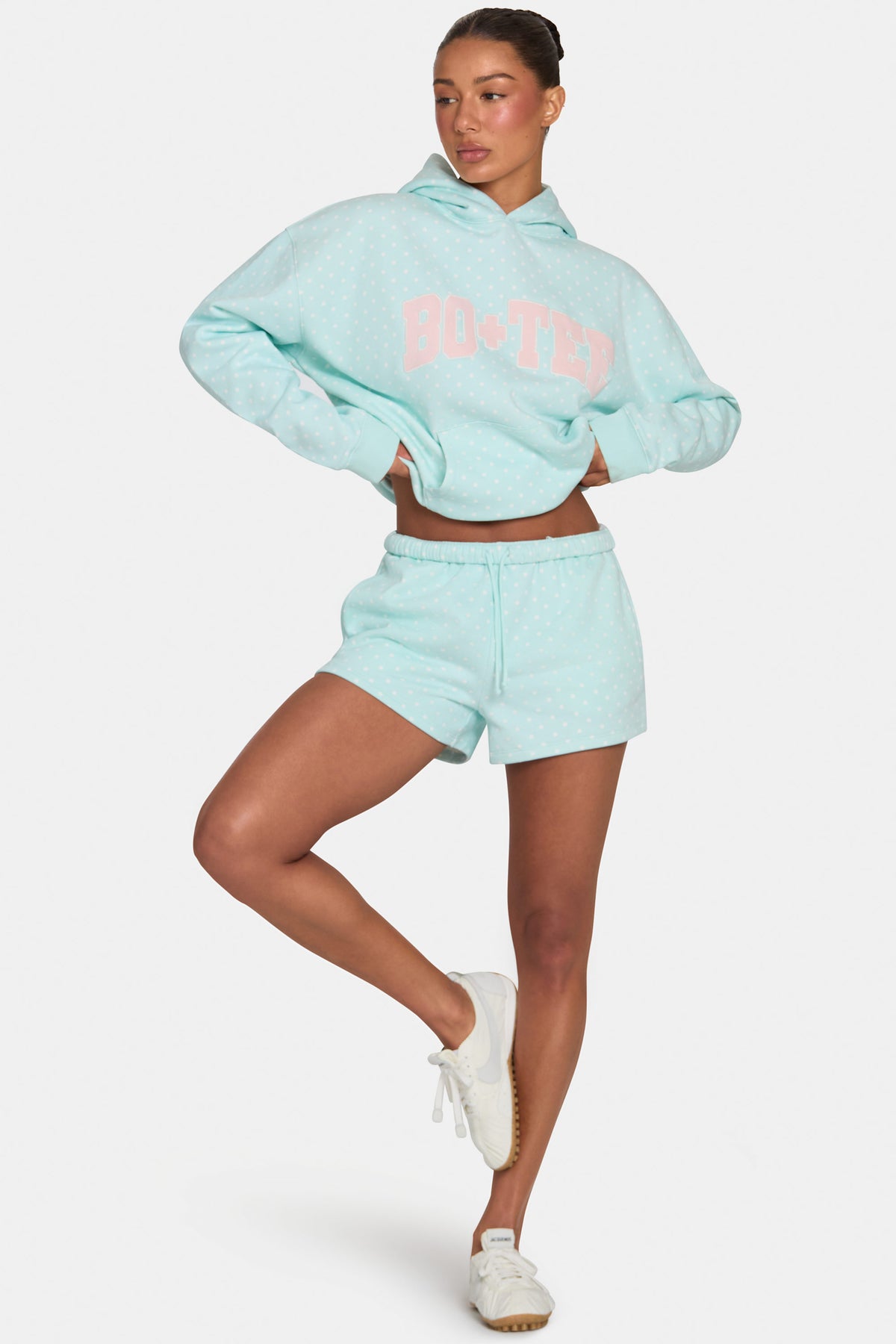 ⁣⁢Sweatshorts mit pfefferminzfarbenen Polka Dots⁤⁣