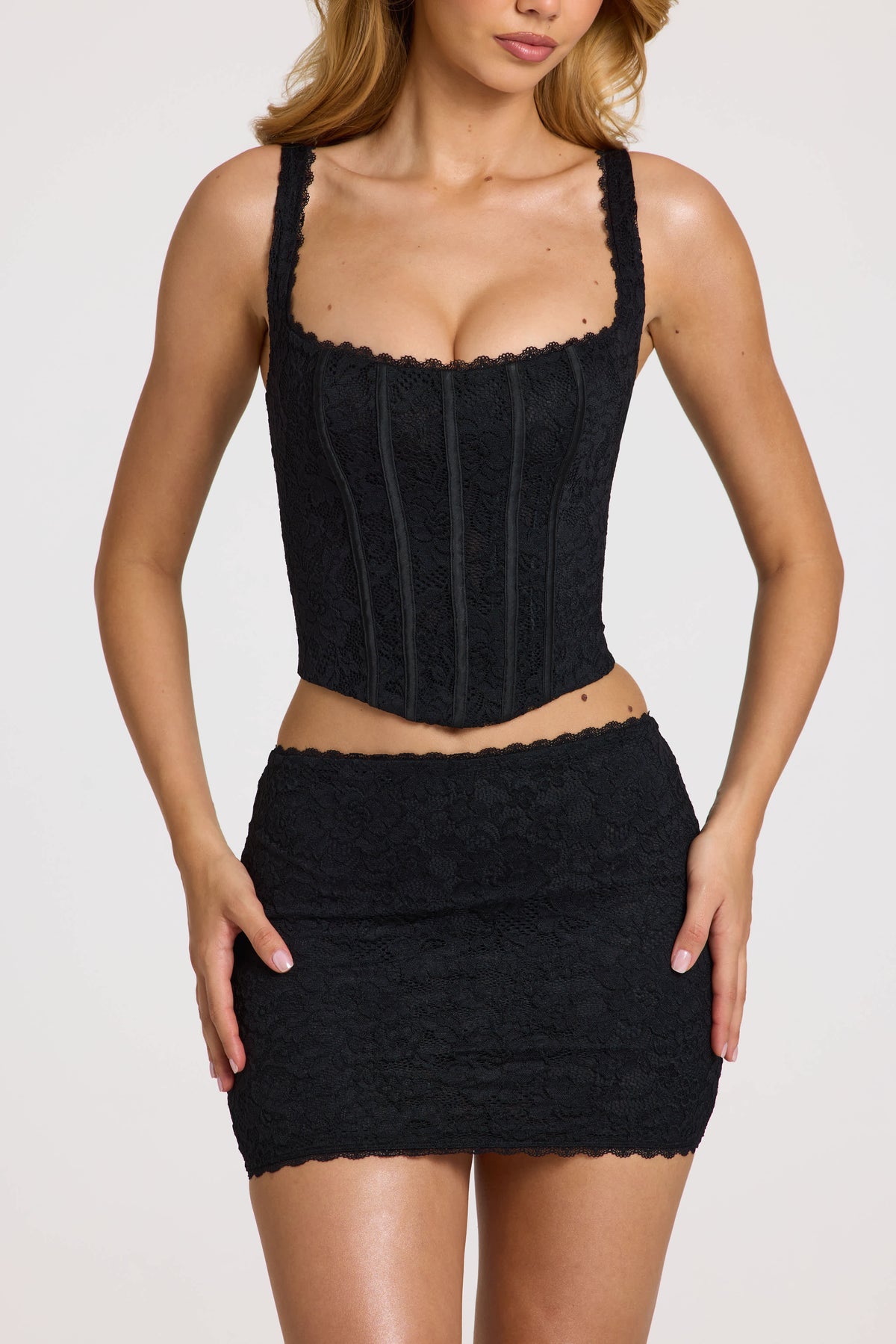 ⁣⁢Lace Soft-Scoop Corset-Top mit verstellbaren Trägern in Schwarz⁤⁣