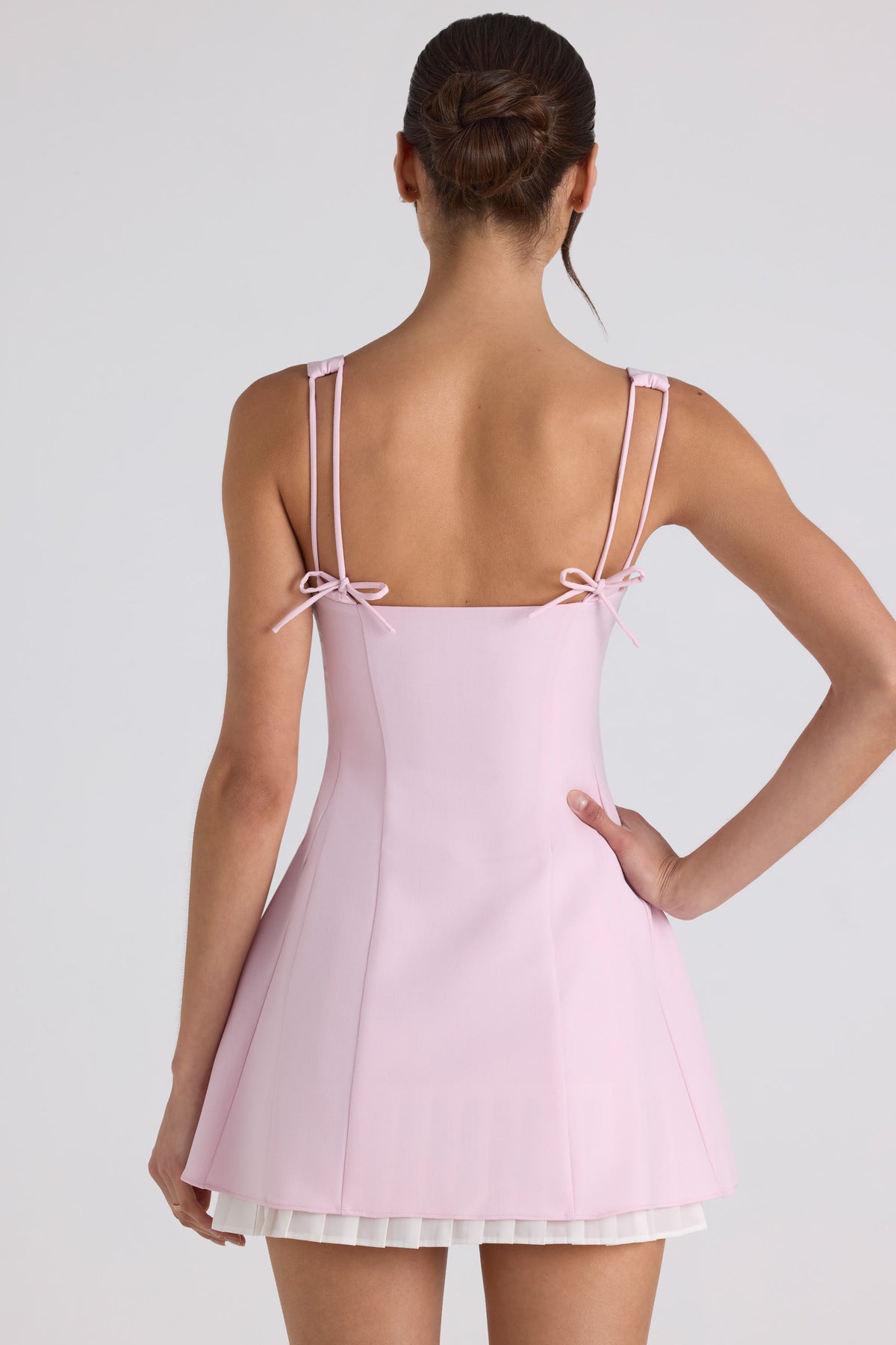 ⁣⁢Geknotetes Plissee-A-Linien-Minikleid in Soft Pink⁤⁣