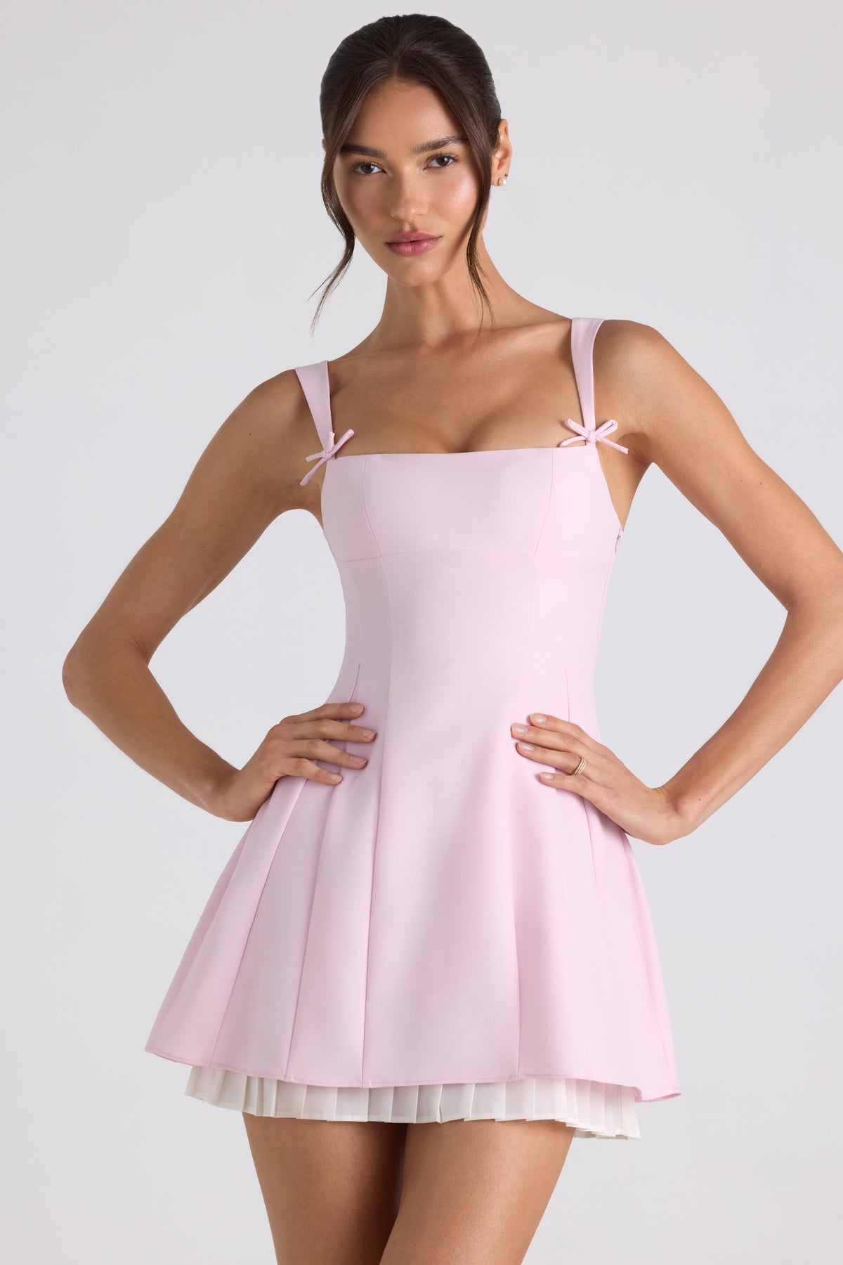 ⁣⁢Geknotetes Plissee-A-Linien-Minikleid in Soft Pink⁤⁣