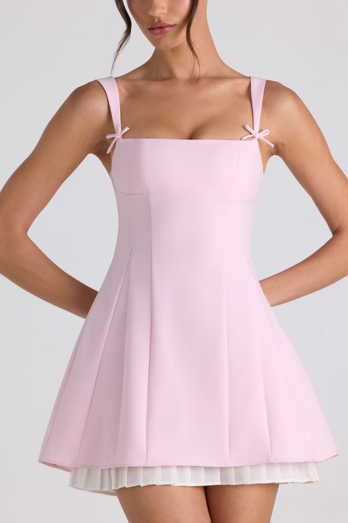 ⁣⁢Geknotetes Plissee-A-Linien-Minikleid in Soft Pink⁤⁣
