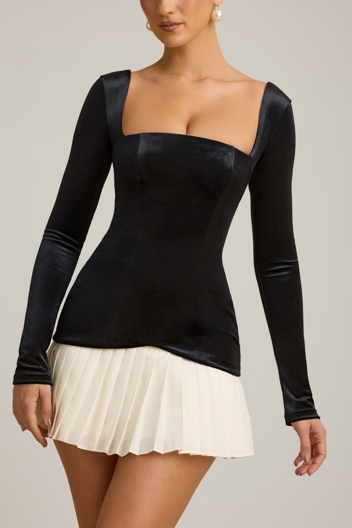 ⁣⁢Lagen-Plissee-Korsett-Minikleid in Schwarz⁤⁣