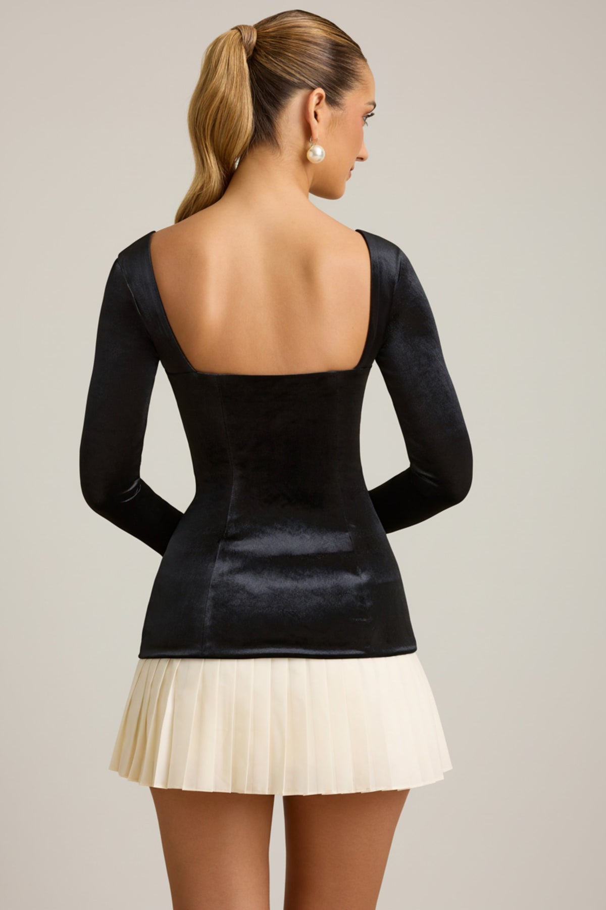 ⁣⁢Lagen-Plissee-Korsett-Minikleid in Schwarz⁤⁣