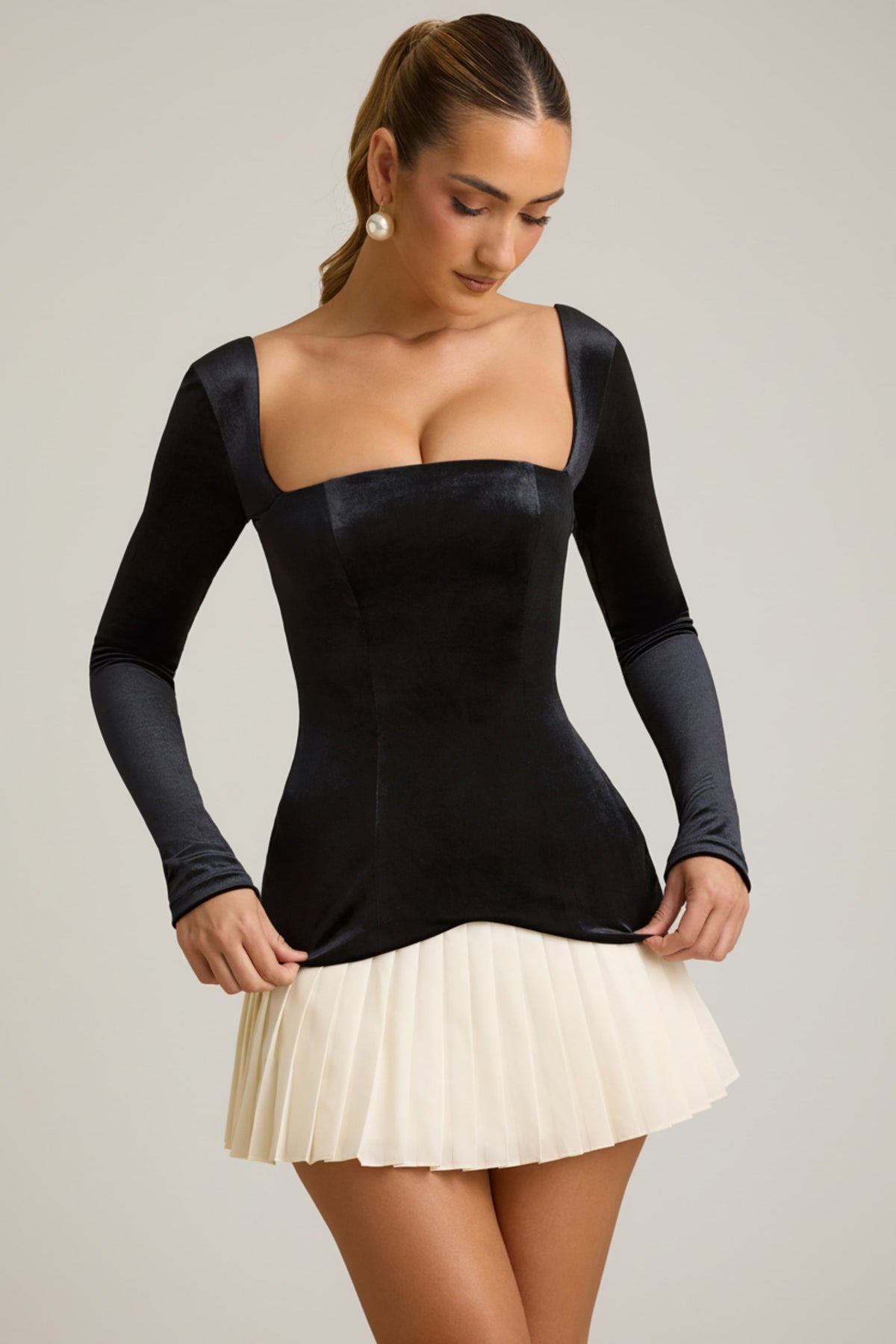 ⁣⁢Lagen-Plissee-Korsett-Minikleid in Schwarz⁤⁣