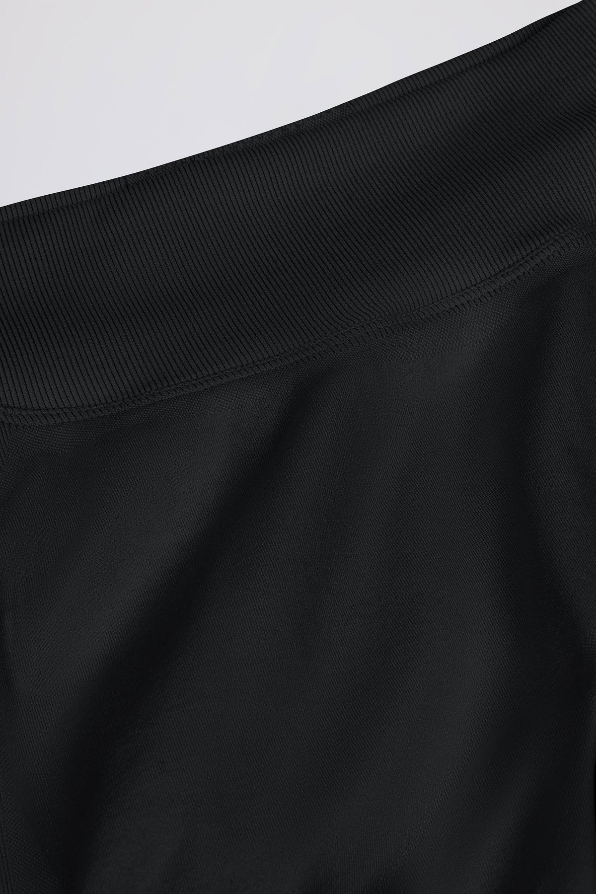 ⁣⁢Define Luxe Mini Shorts in Schwarz⁤⁣