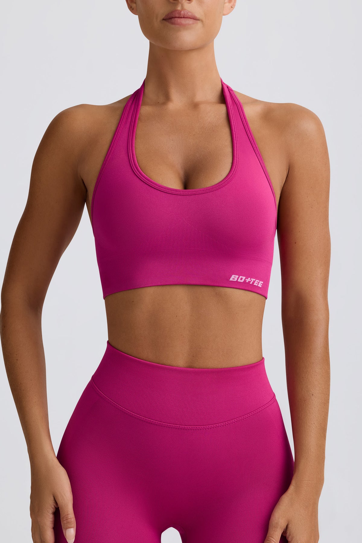 ⁣⁢Define Luxe Neckholder-Sport-BH in Berry⁤⁣