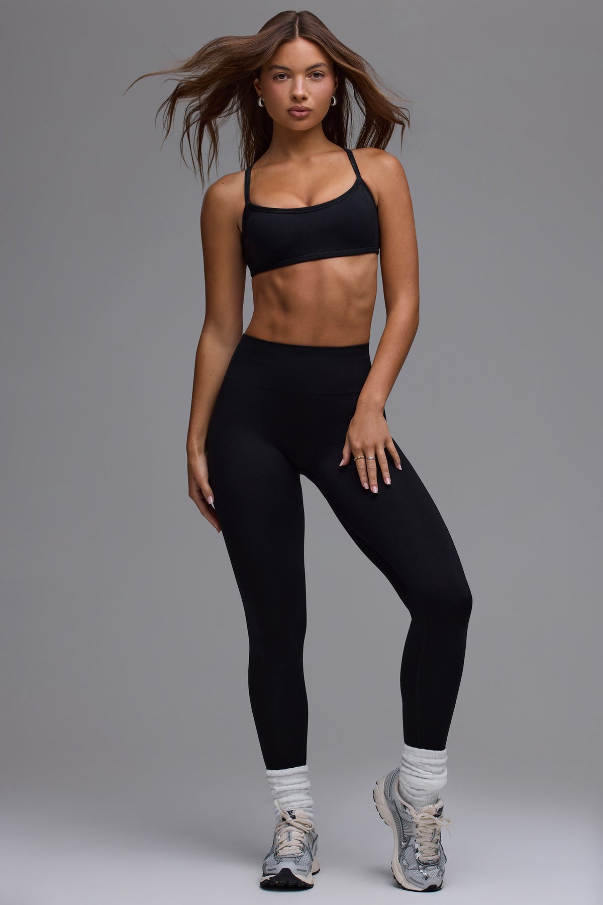 ⁣⁢Define Luxe rückenfreier Multiway-Sport-BH in Schwarz⁤⁣