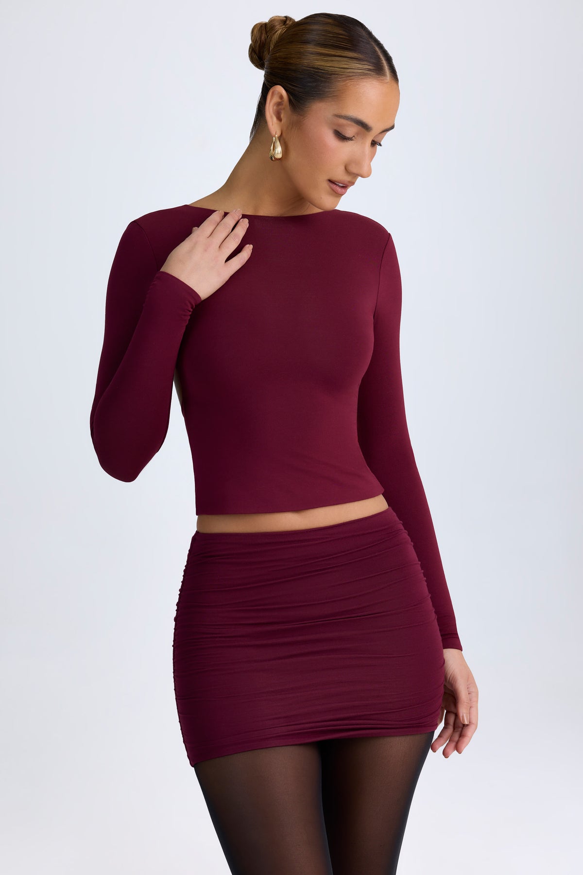 ⁣⁢Hochgeschlossenes rückenfreies Modal-Langarmshirt in Weinrot⁤⁣
