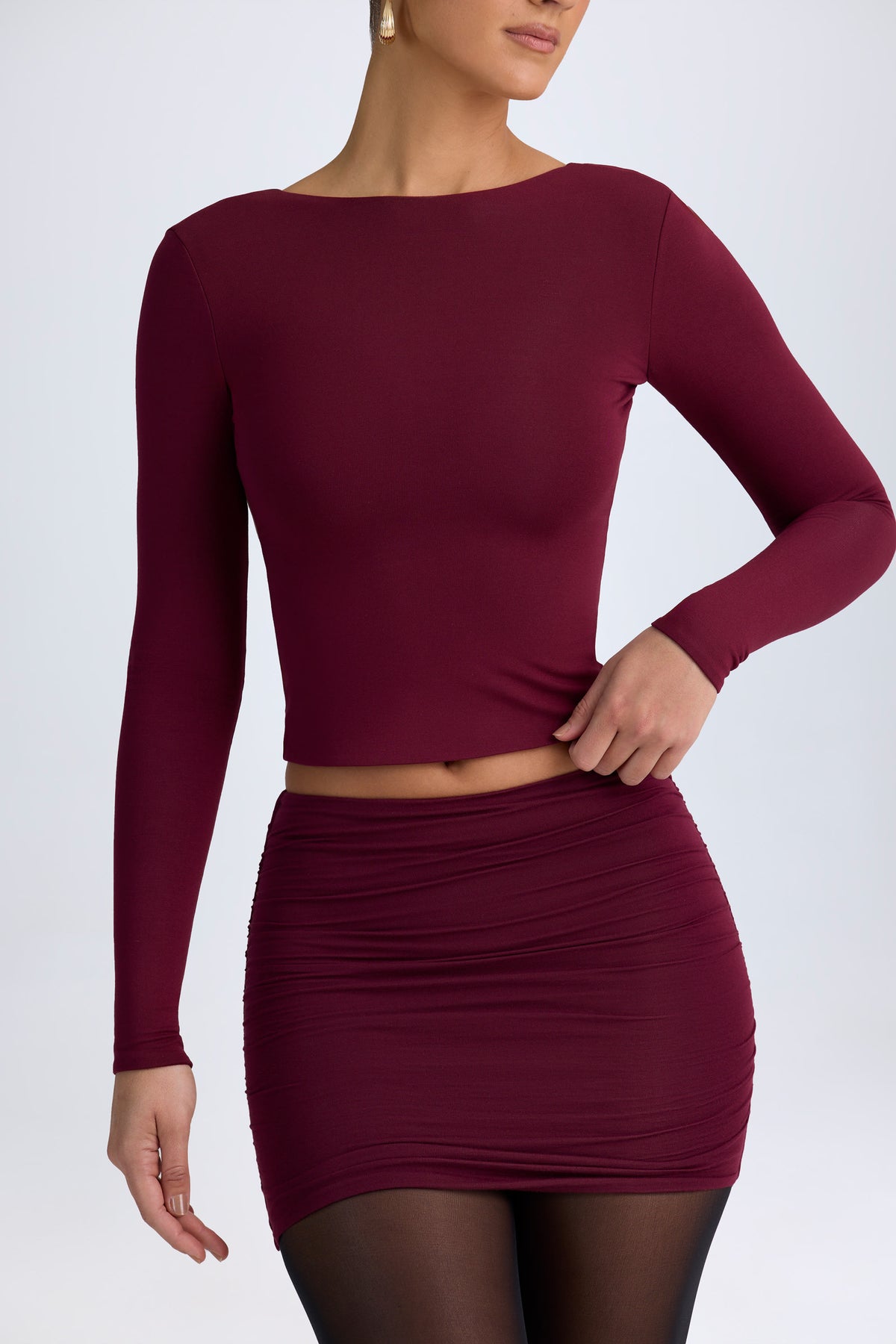 ⁣⁢Hochgeschlossenes rückenfreies Modal-Langarmshirt in Weinrot⁤⁣