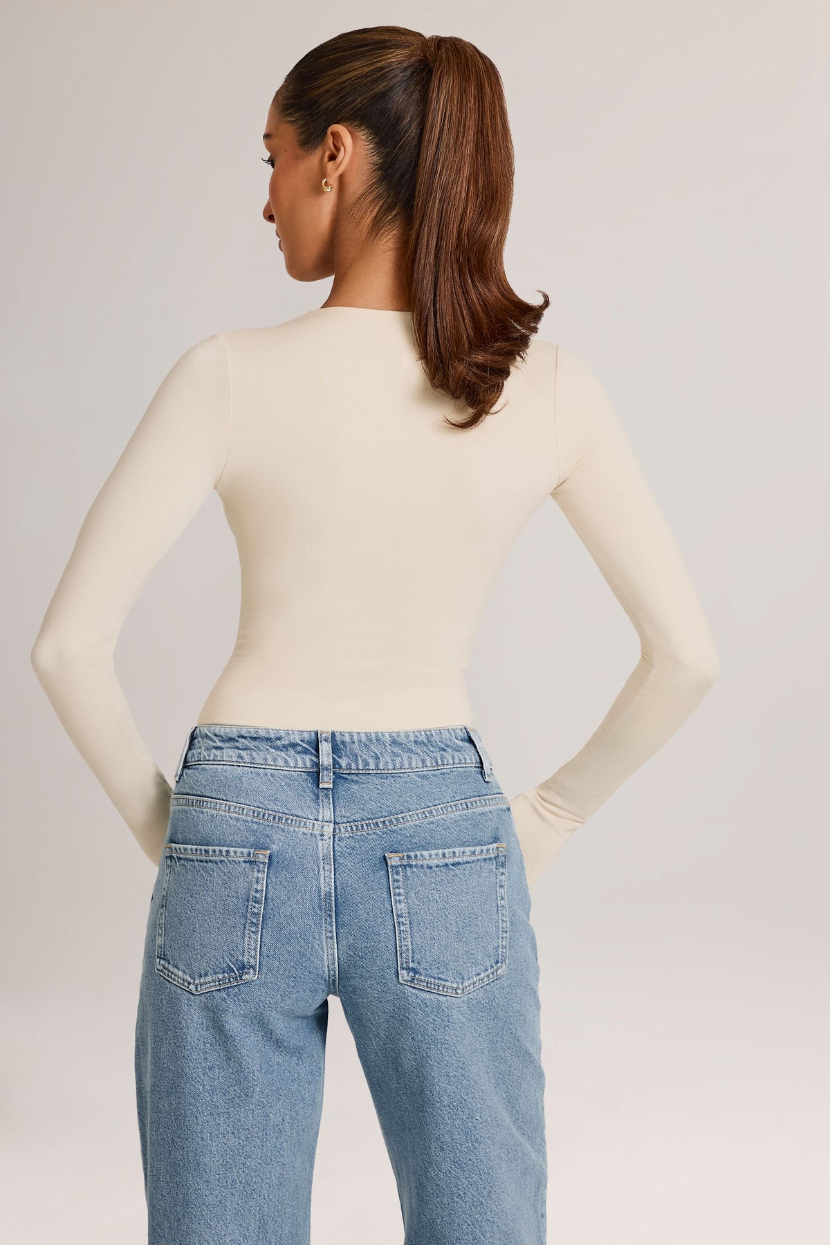 ⁣⁢Modal-Langarm-Body mit tiefem Ausschnitt in Elfenbein⁤⁣
