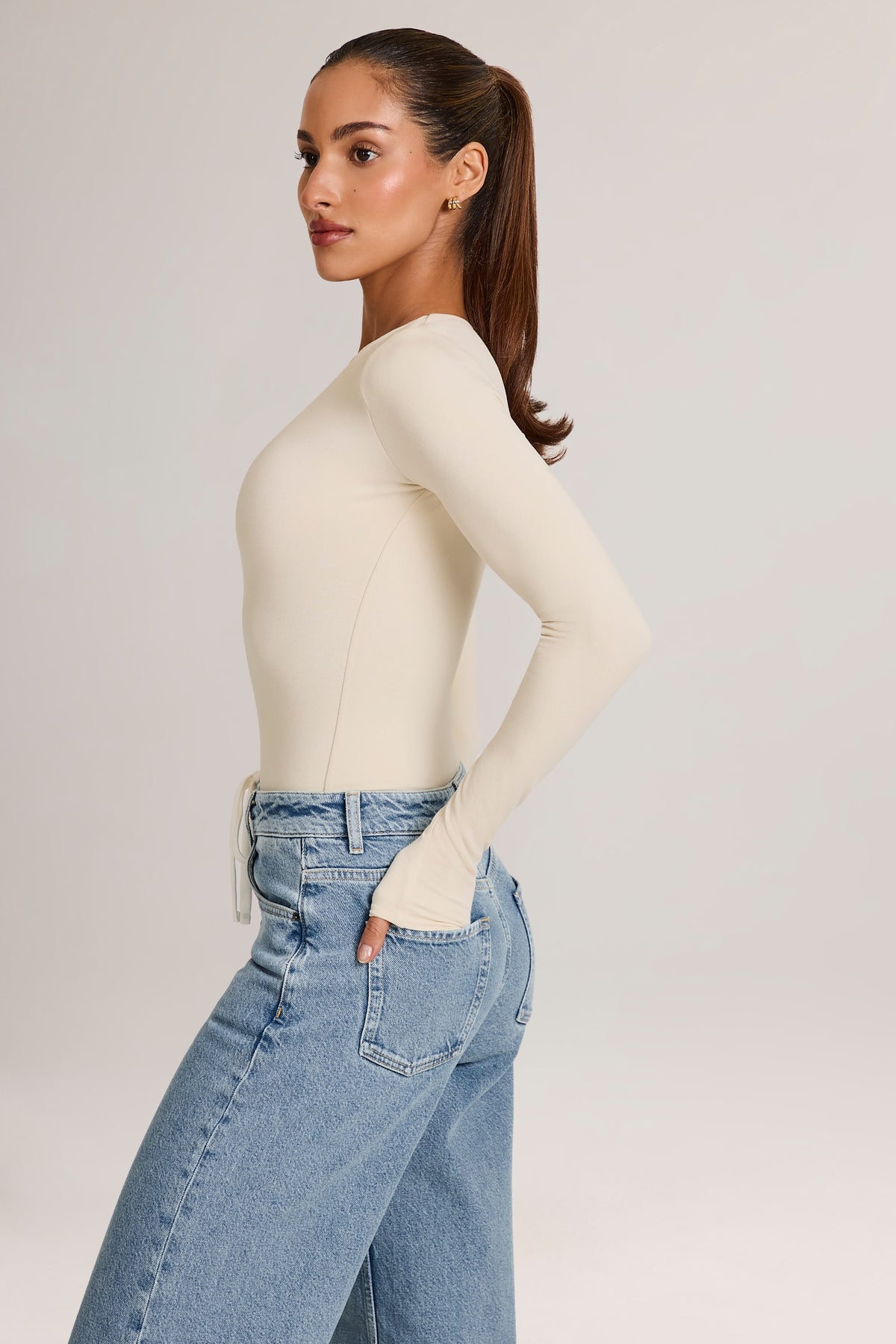 ⁣⁢Modal-Langarm-Body mit tiefem Ausschnitt in Elfenbein⁤⁣