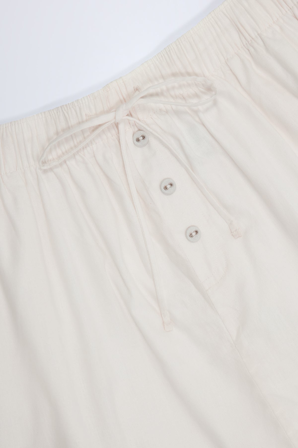 ⁣⁢Shorts aus Baumwollpopeline mit Bindedetail vorne in Weiß⁤⁣