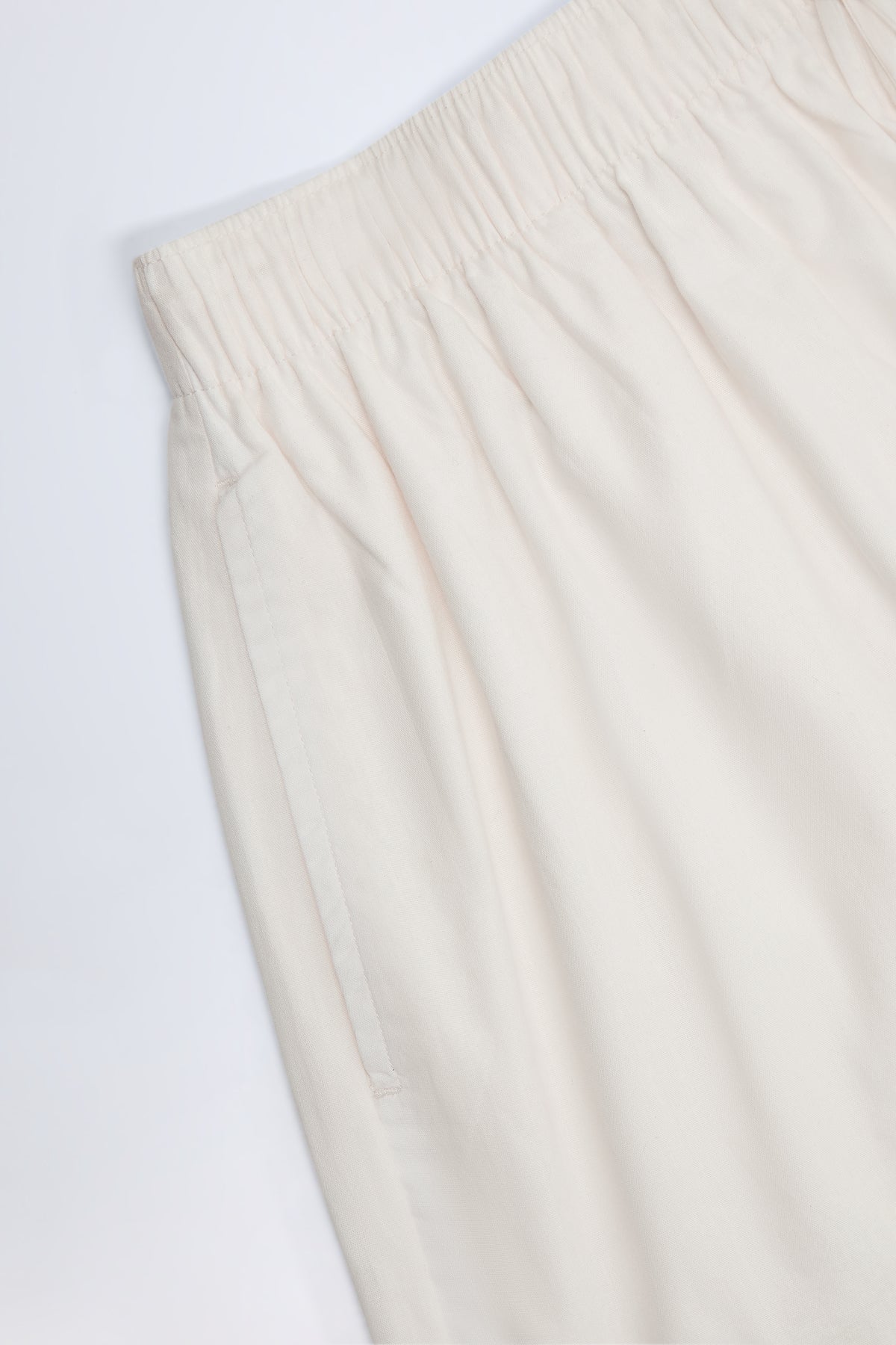 ⁣⁢Shorts aus Baumwollpopeline mit Bindedetail vorne in Weiß⁤⁣