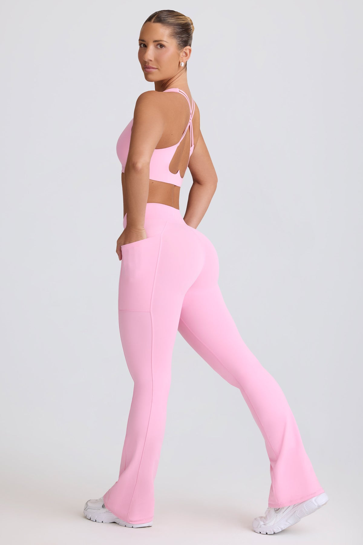 ⁣⁢Soft Active V-Waist Pocket Leggings mit ausgestelltem Bein in Baby Pink⁤⁣
