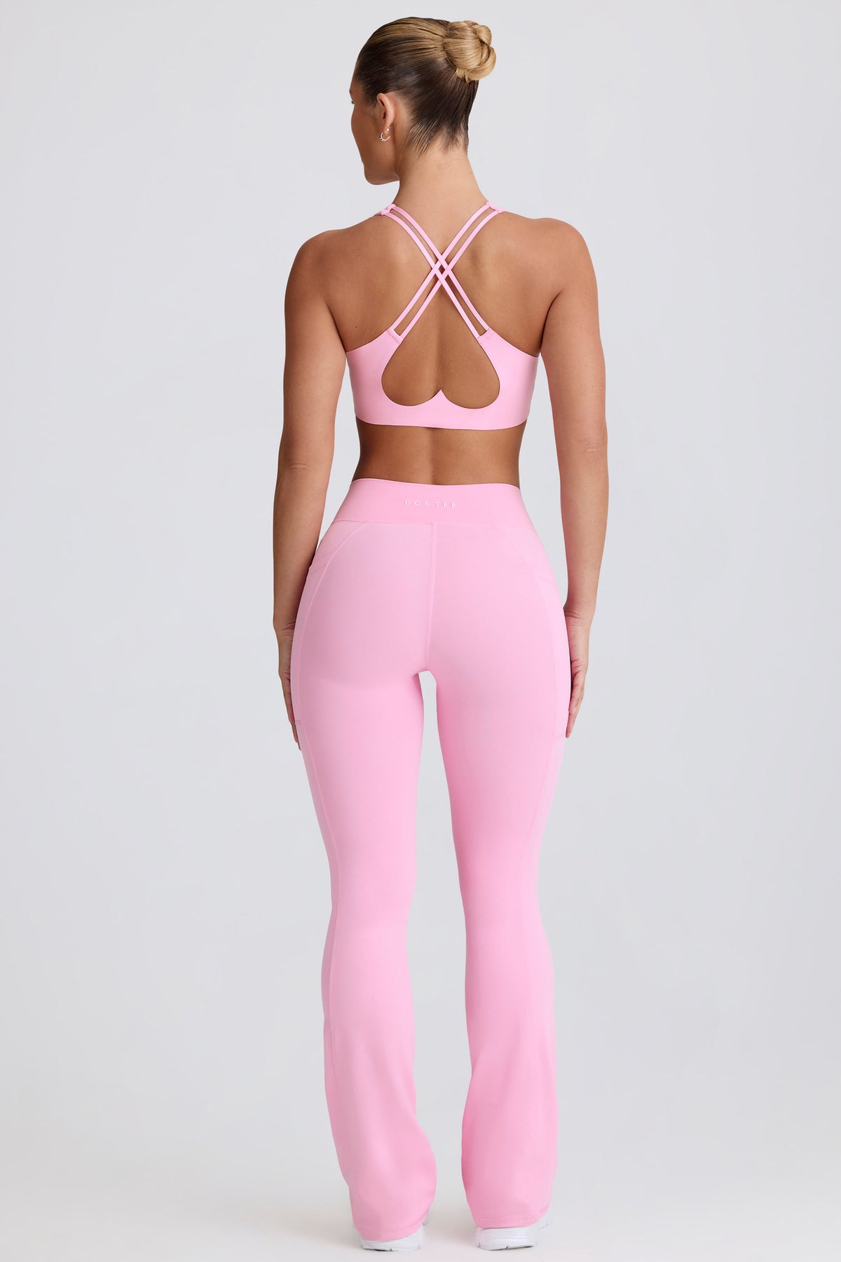 ⁣⁢Soft Active V-Waist Pocket Leggings mit ausgestelltem Bein in Baby Pink⁤⁣