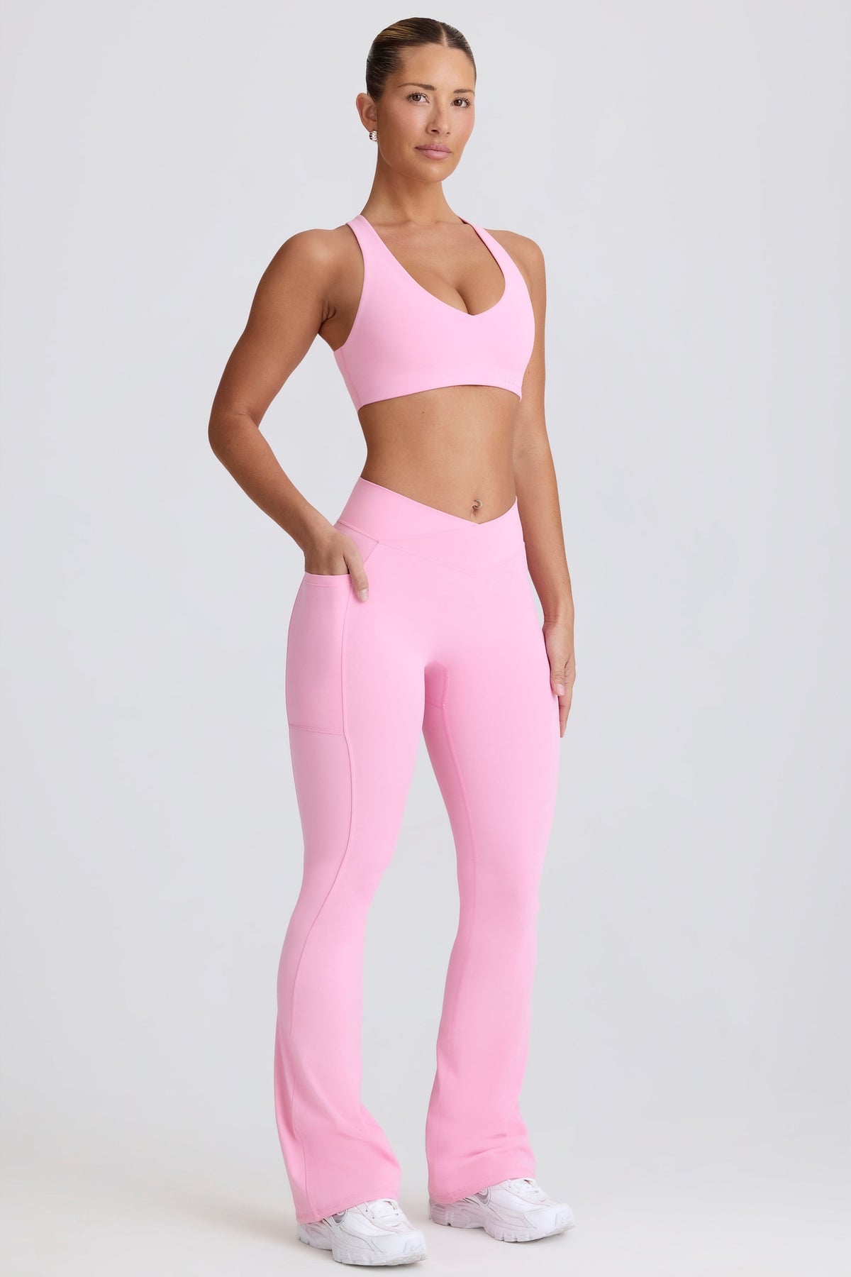 ⁣⁢Soft Active V-Waist Pocket Leggings mit ausgestelltem Bein in Baby Pink⁤⁣