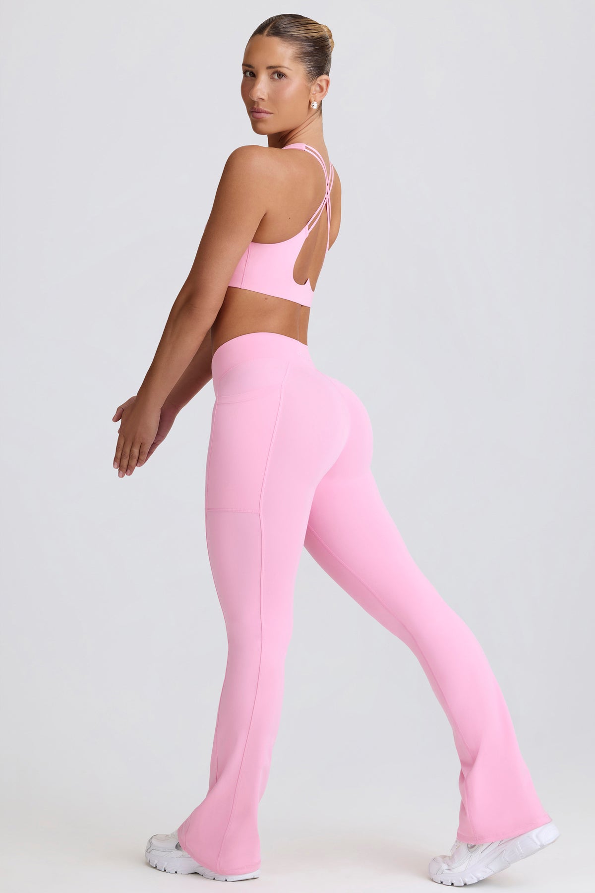 ⁣⁢Soft Active V-Waist Pocket Leggings mit ausgestelltem Bein in Baby Pink⁤⁣