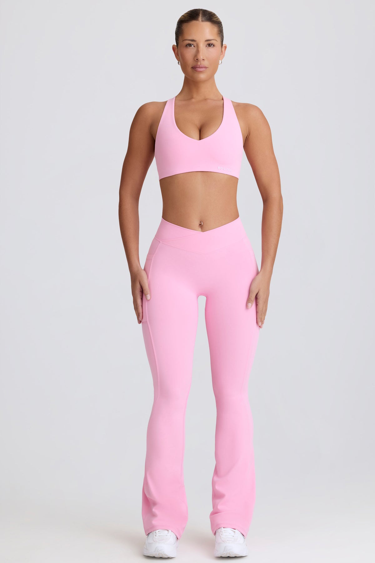 ⁣⁢Soft Active V-Waist Pocket Leggings mit ausgestelltem Bein in Baby Pink⁤⁣