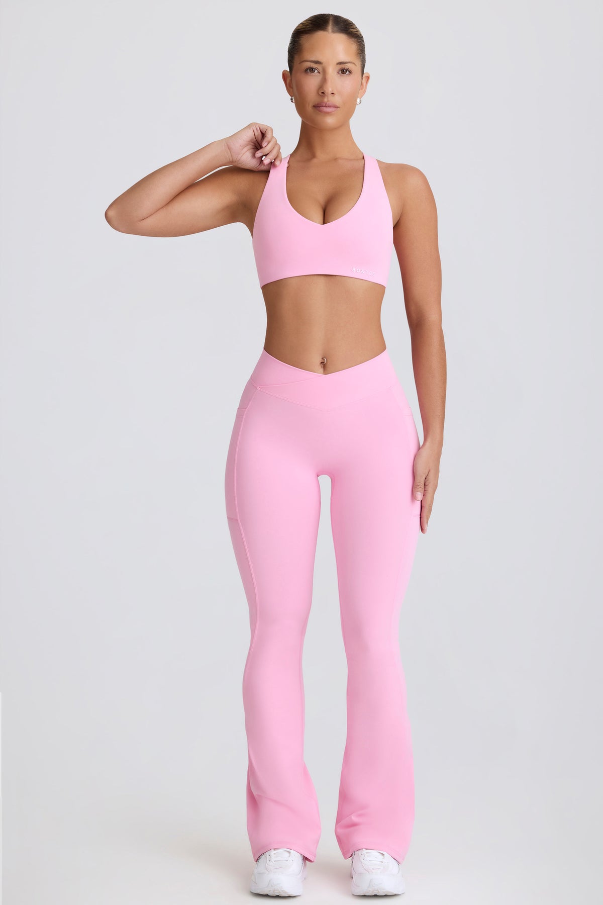 ⁣⁢Soft Active V-Waist Pocket Leggings mit ausgestelltem Bein in Baby Pink⁤⁣