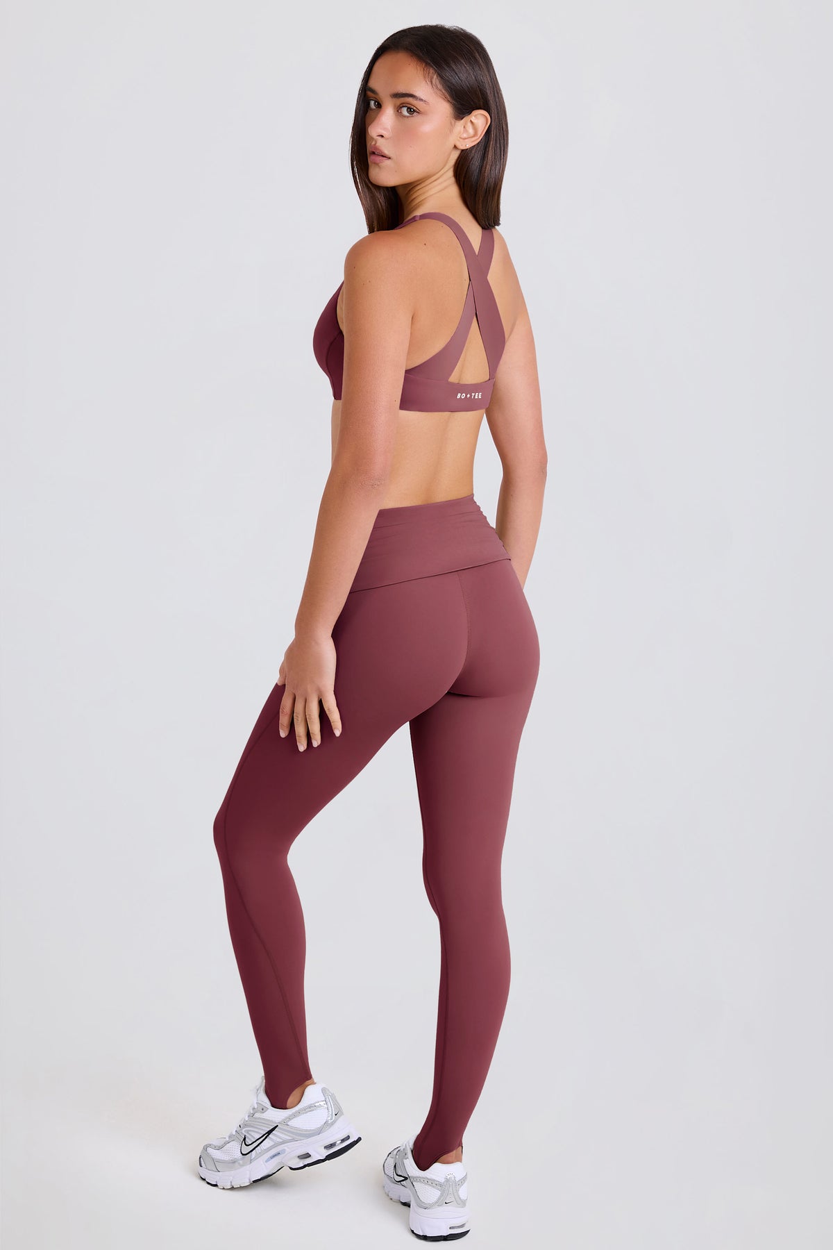 ⁣⁢Foldover-Leggings mit Steigbügel und Mid-Rise-Bund in Acai⁤⁣ - 2