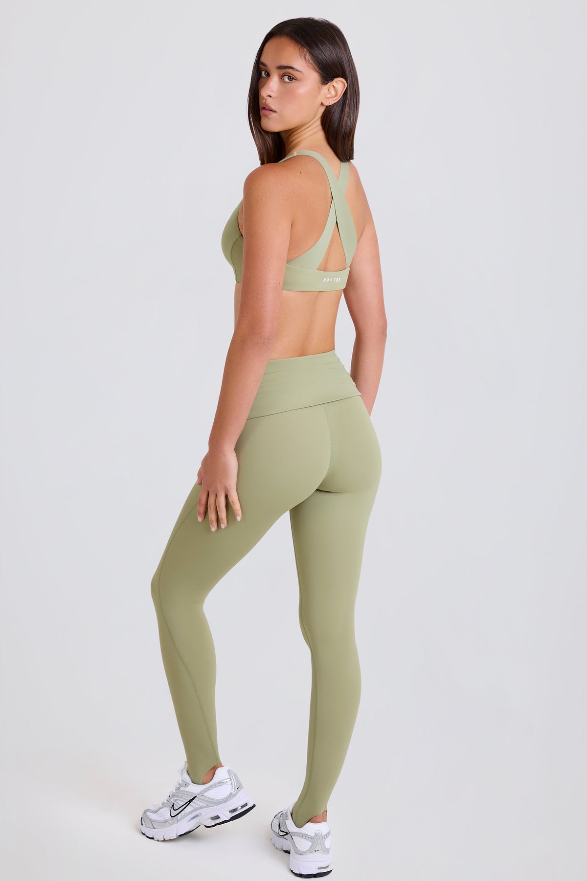⁣⁢Mid-Waist-Steggings mit Umschlagbund in Matcha⁤⁣