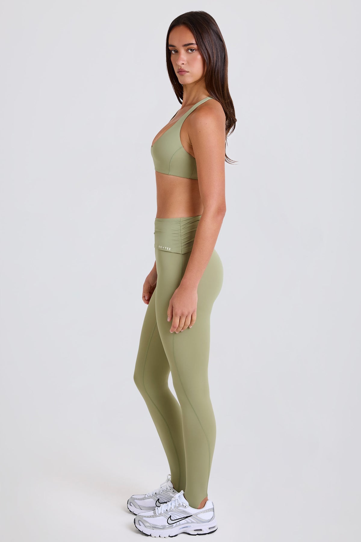 ⁣⁢Mid-Waist-Steggings mit Umschlagbund in Matcha⁤⁣