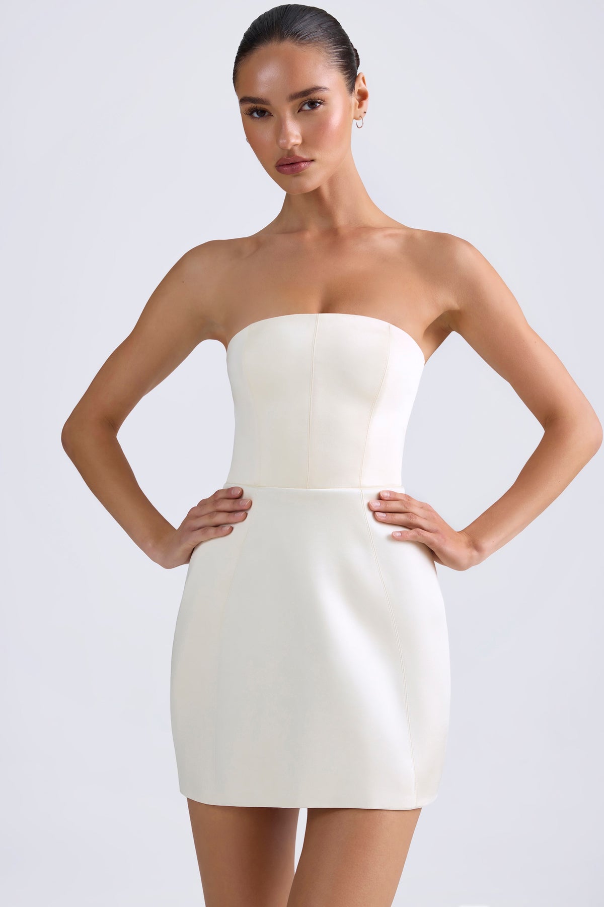 ⁣⁢Bandeau-Minikleid mit strukturiertem Tulpenrock in Ivory⁤⁣