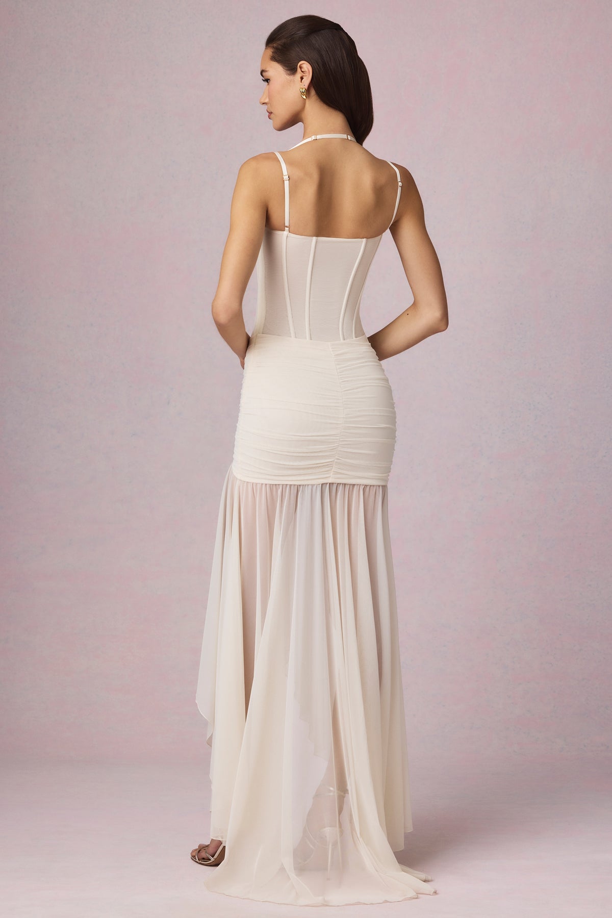 ⁣⁢Gerüschtes asymmetrisches Korsett-Abendkleid in Ivory⁤⁣