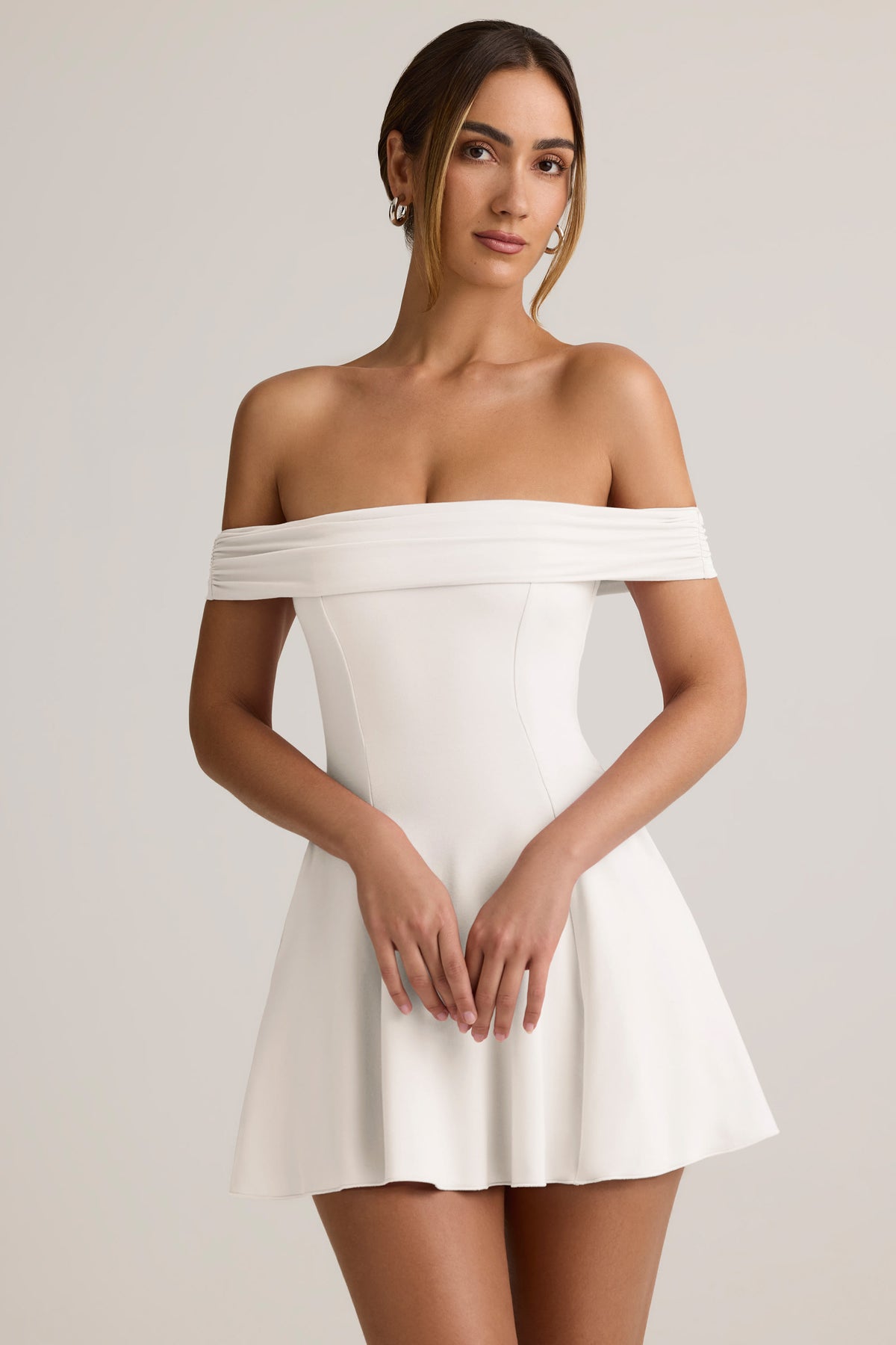 ⁣⁢Off-Shoulder-Modal-A-Linien-Minikleid in Weiß⁤⁣