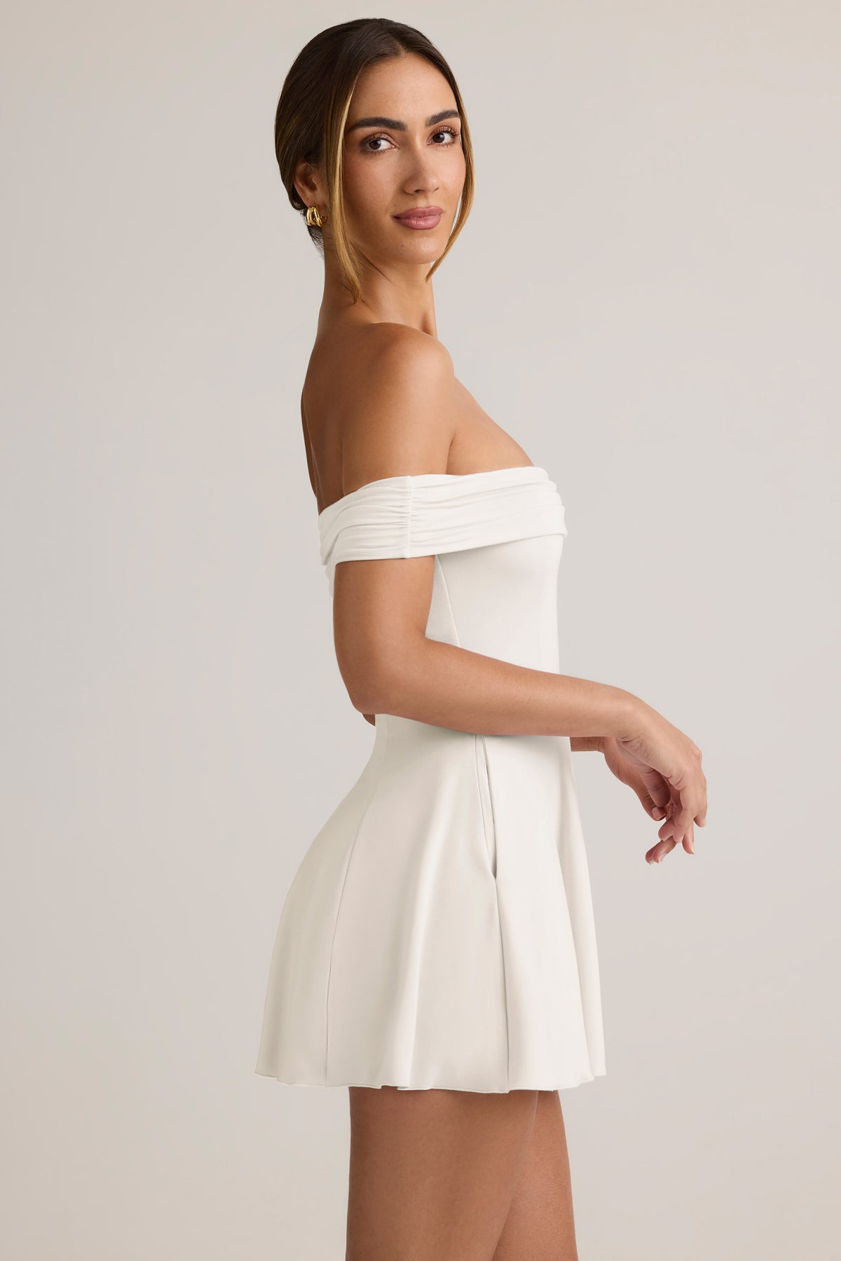 ⁣⁢Off-Shoulder-Modal-A-Linien-Minikleid in Weiß⁤⁣