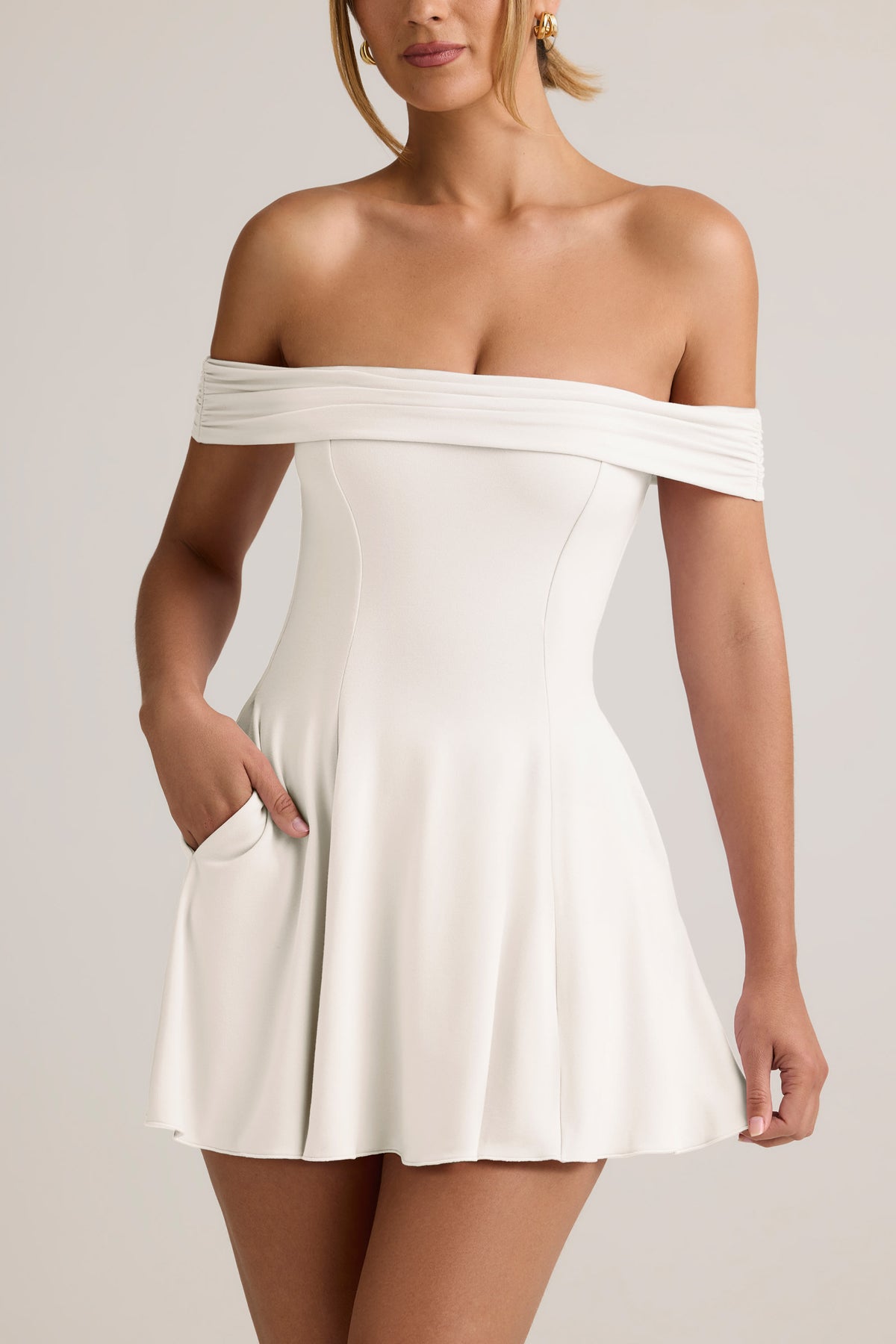 ⁣⁢Off-Shoulder-Modal-A-Linien-Minikleid in Weiß⁤⁣