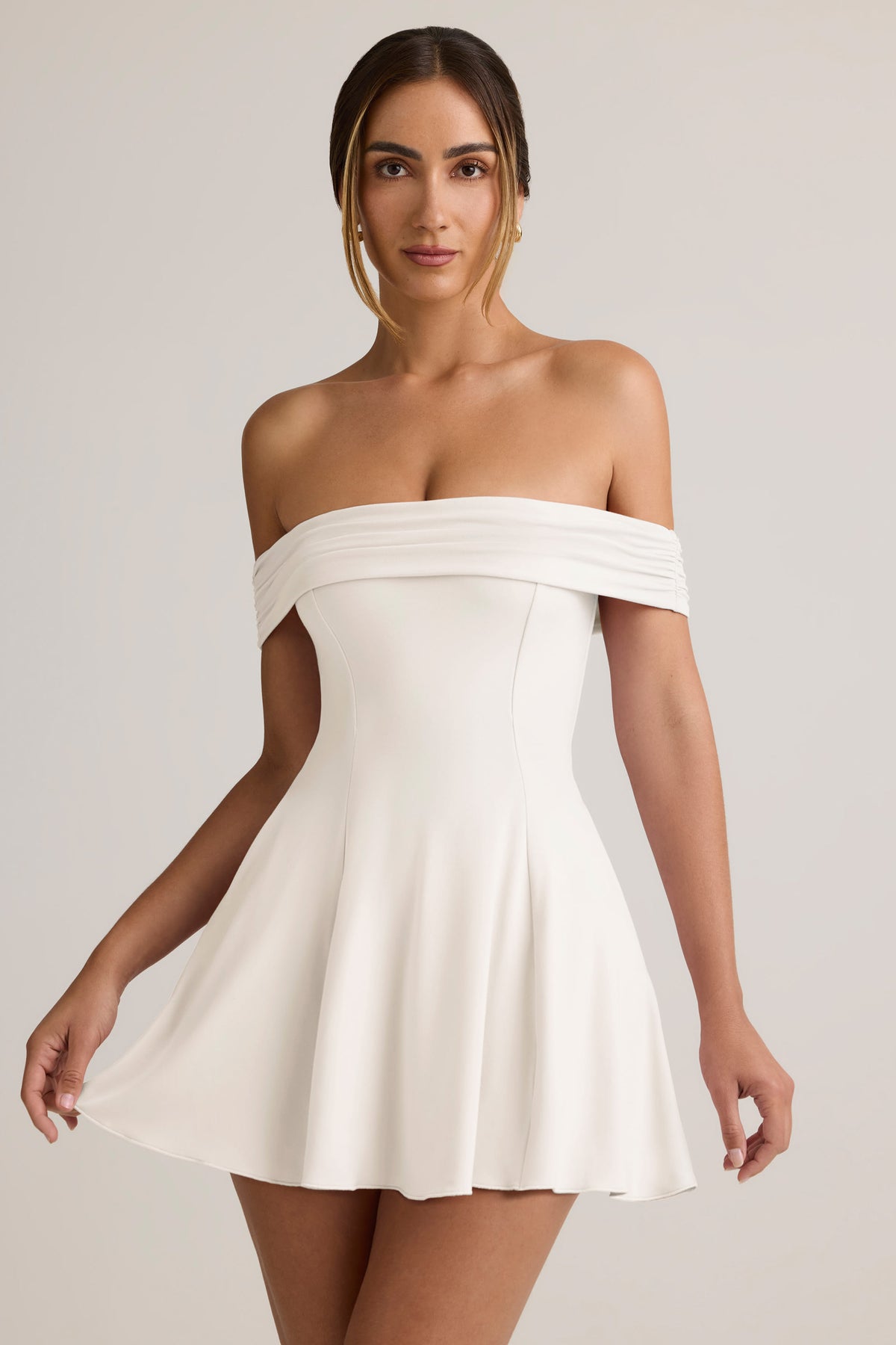 ⁣⁢Off-Shoulder-Modal-A-Linien-Minikleid in Weiß⁤⁣