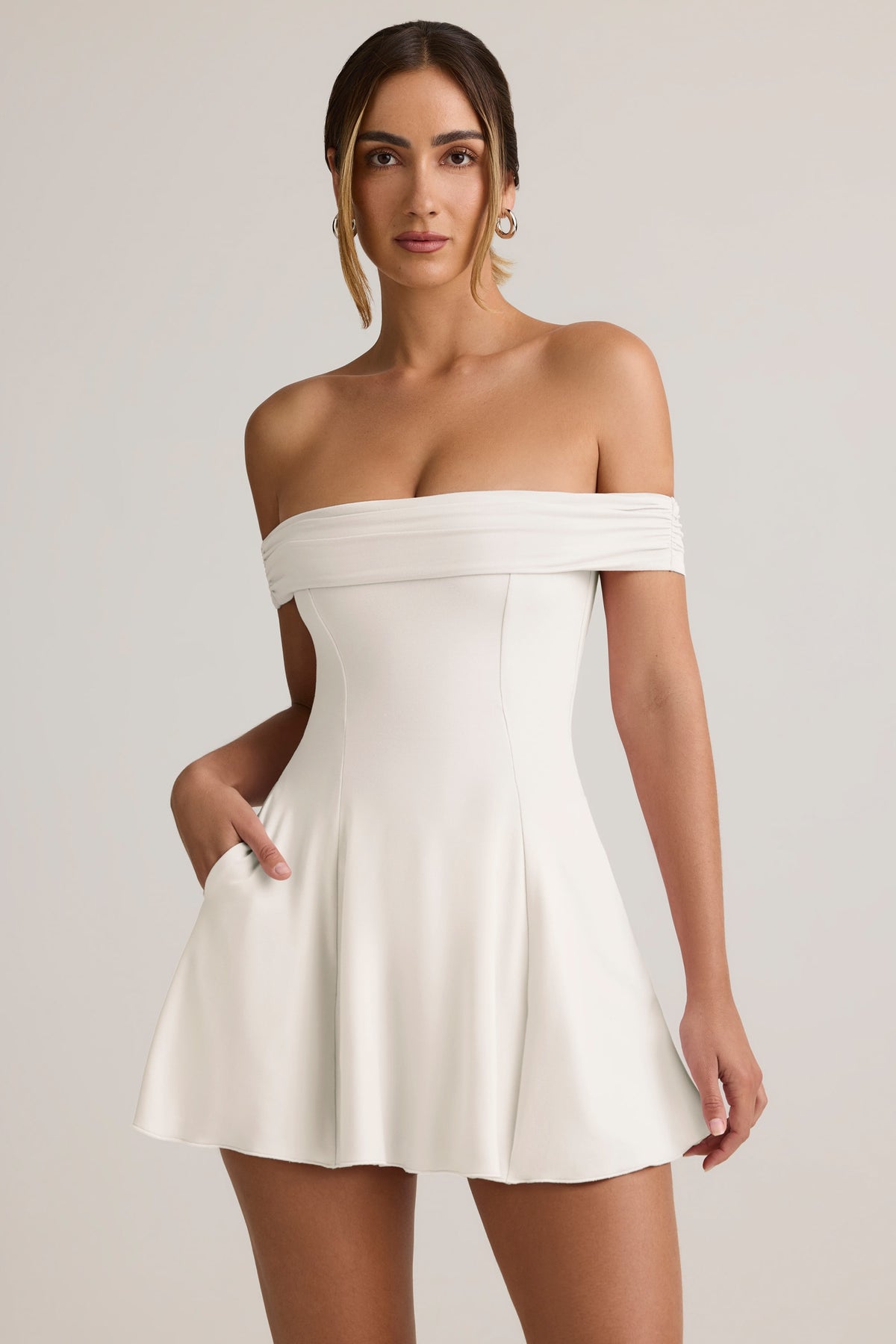 ⁣⁢Off-Shoulder-Modal-A-Linien-Minikleid in Weiß⁤⁣