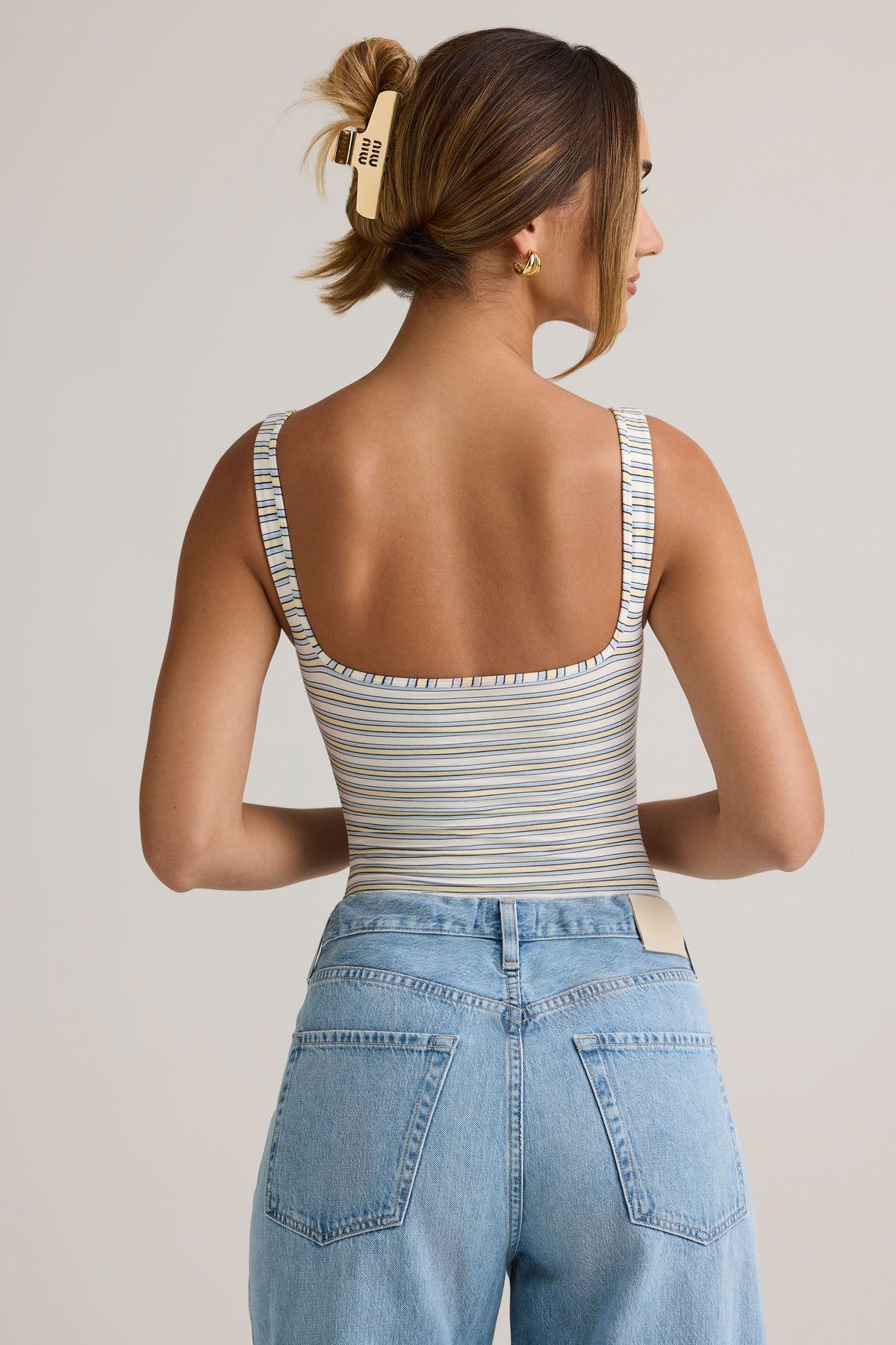 ⁣⁢Modal-Body mit Karree-Ausschnitt mit blau-gelben Streifen⁤⁣