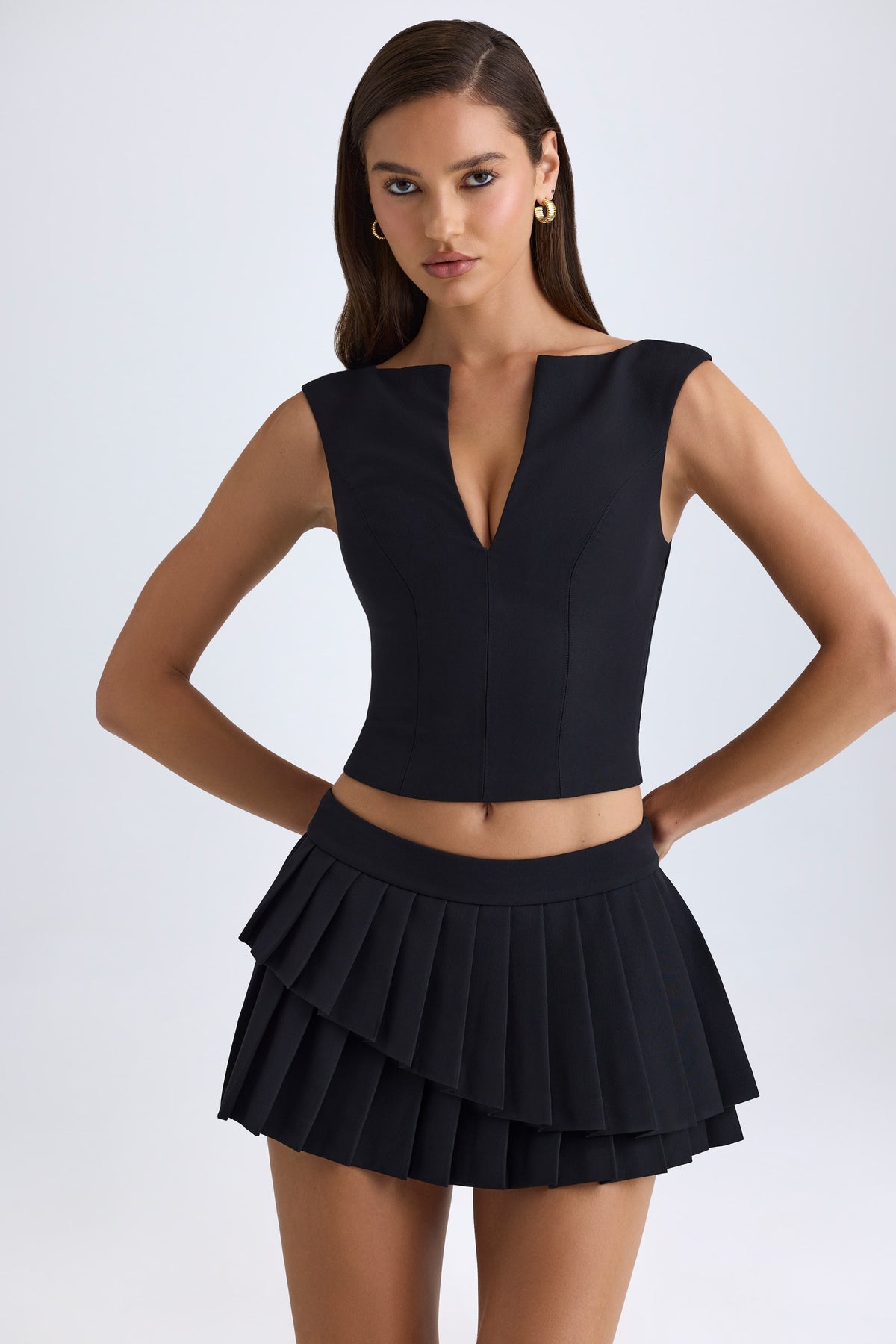 ⁣⁢Strukturiertes Crop-Top mit V-Ausschnitt in Schwarz⁤⁣