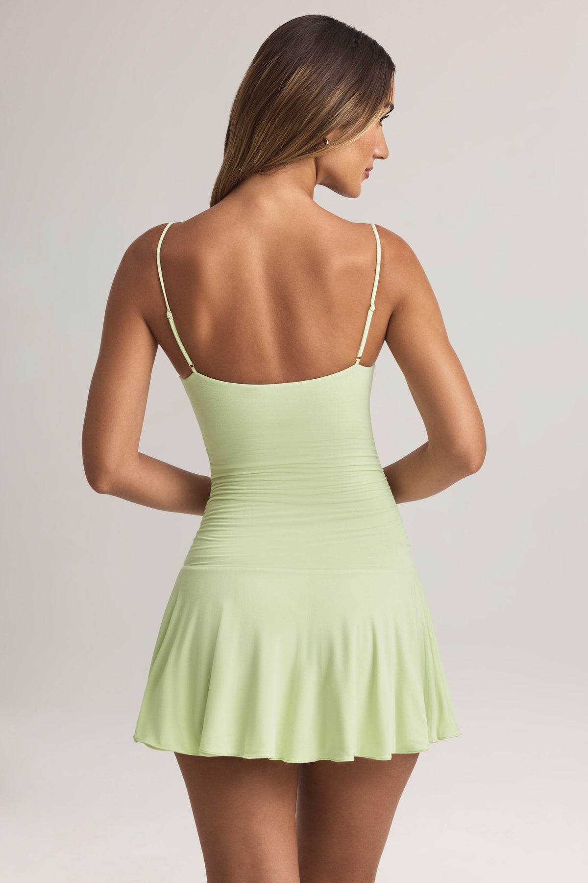 ⁣⁢Gerafftes Modal-A-Linien-Minikleid in Salbeigrün⁤⁣