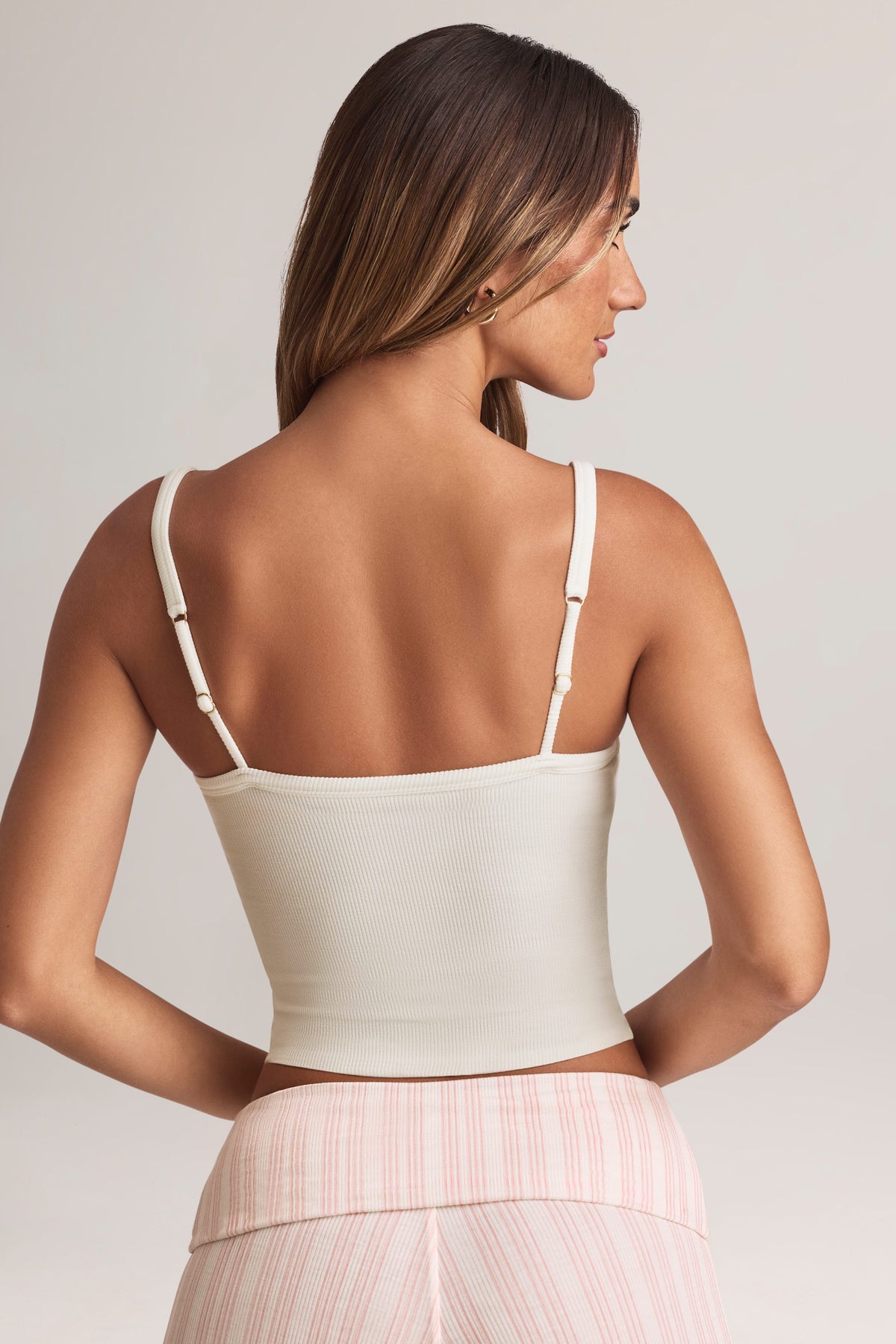 ⁣⁢Modal-Camisole-Top mit eckigem Ausschnitt in Kokosnuss⁤⁣