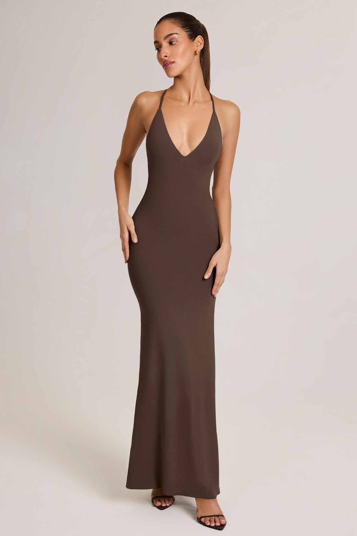 ⁣⁢Modal-Maxikleid mit tiefem Rückenausschnitt in Chocolate Brown⁤⁣