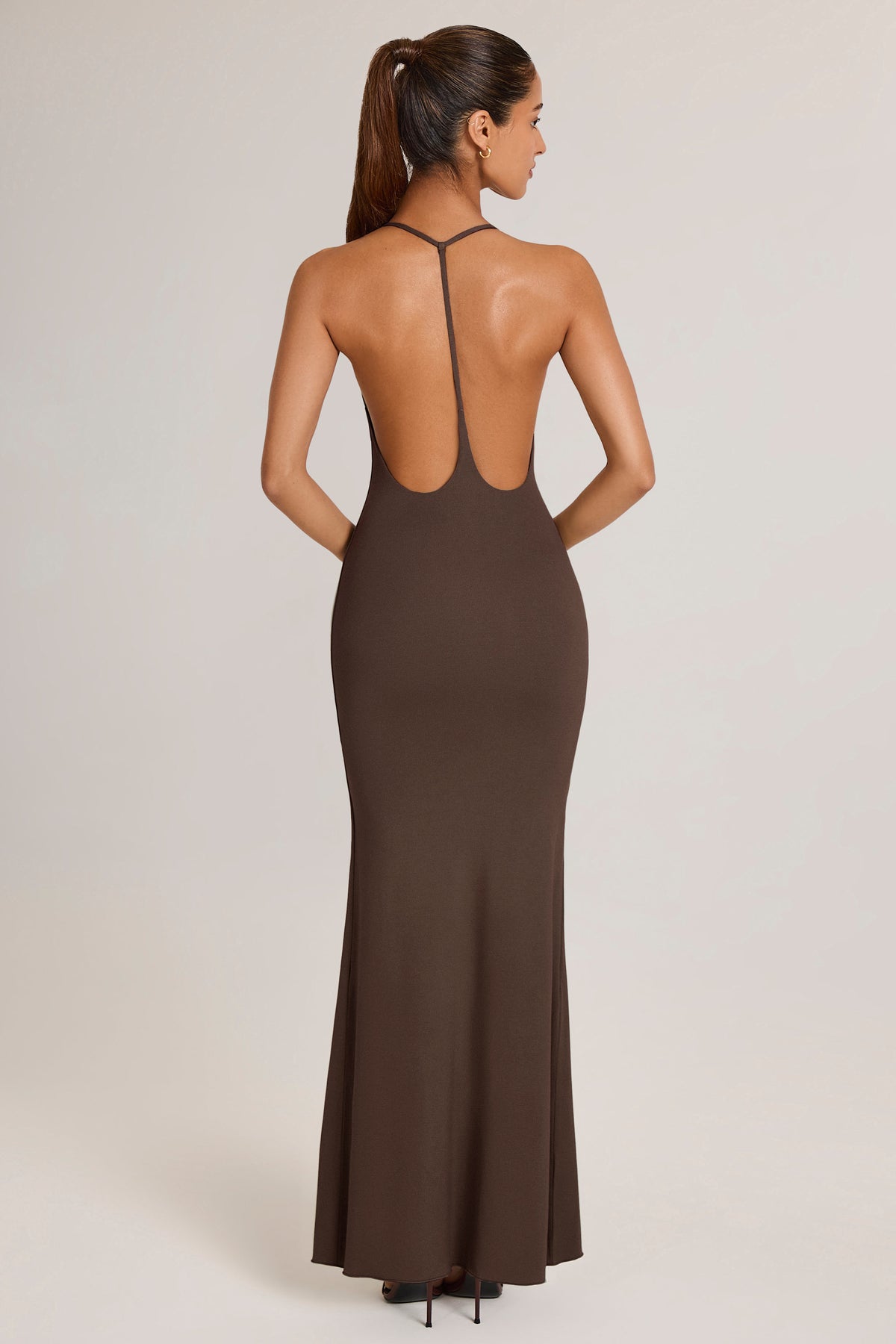 ⁣⁢Modal-Maxikleid mit tiefem Rückenausschnitt in Chocolate Brown⁤⁣