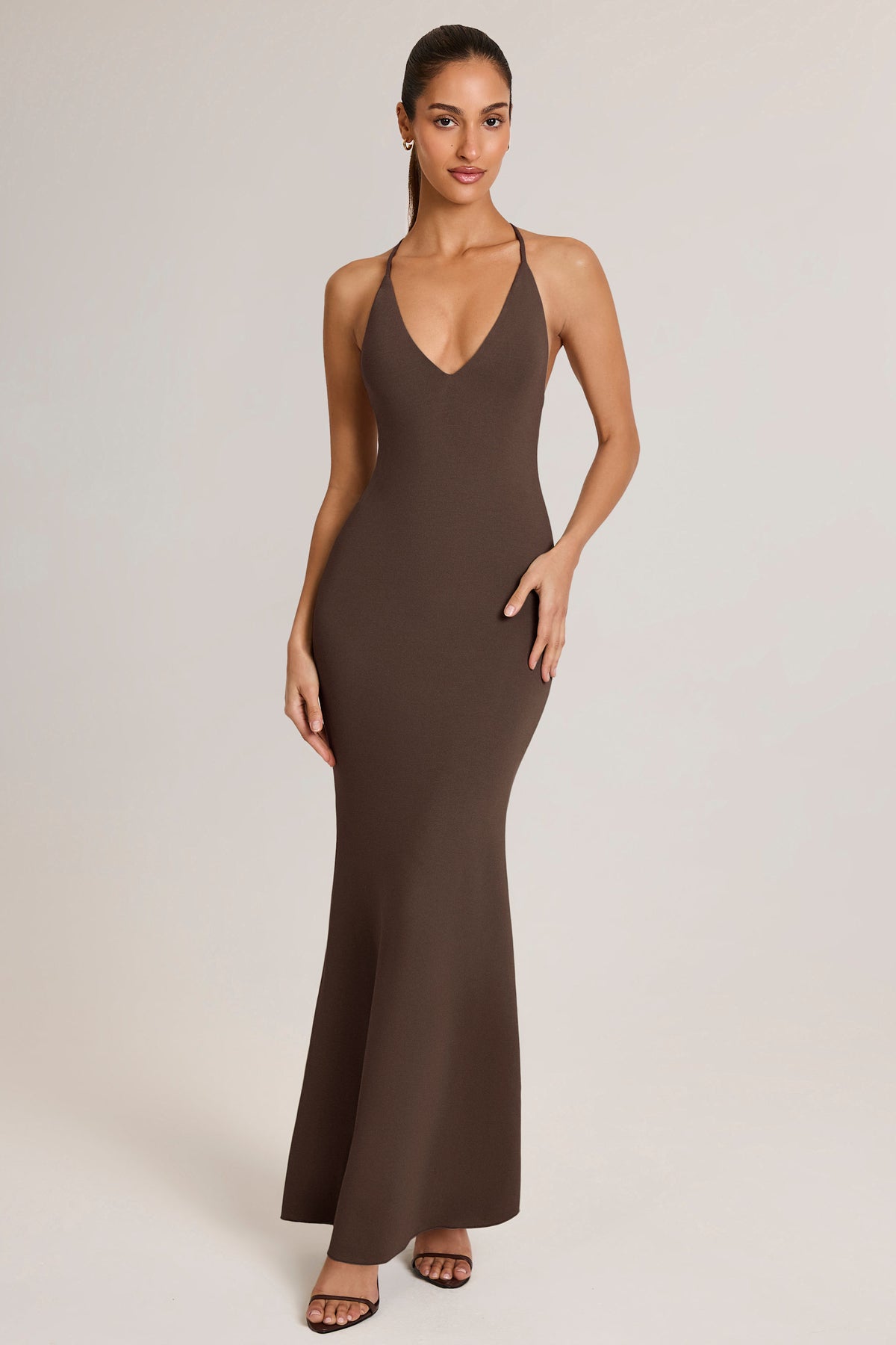 ⁣⁢Modal-Maxikleid mit tiefem Rückenausschnitt in Chocolate Brown⁤⁣