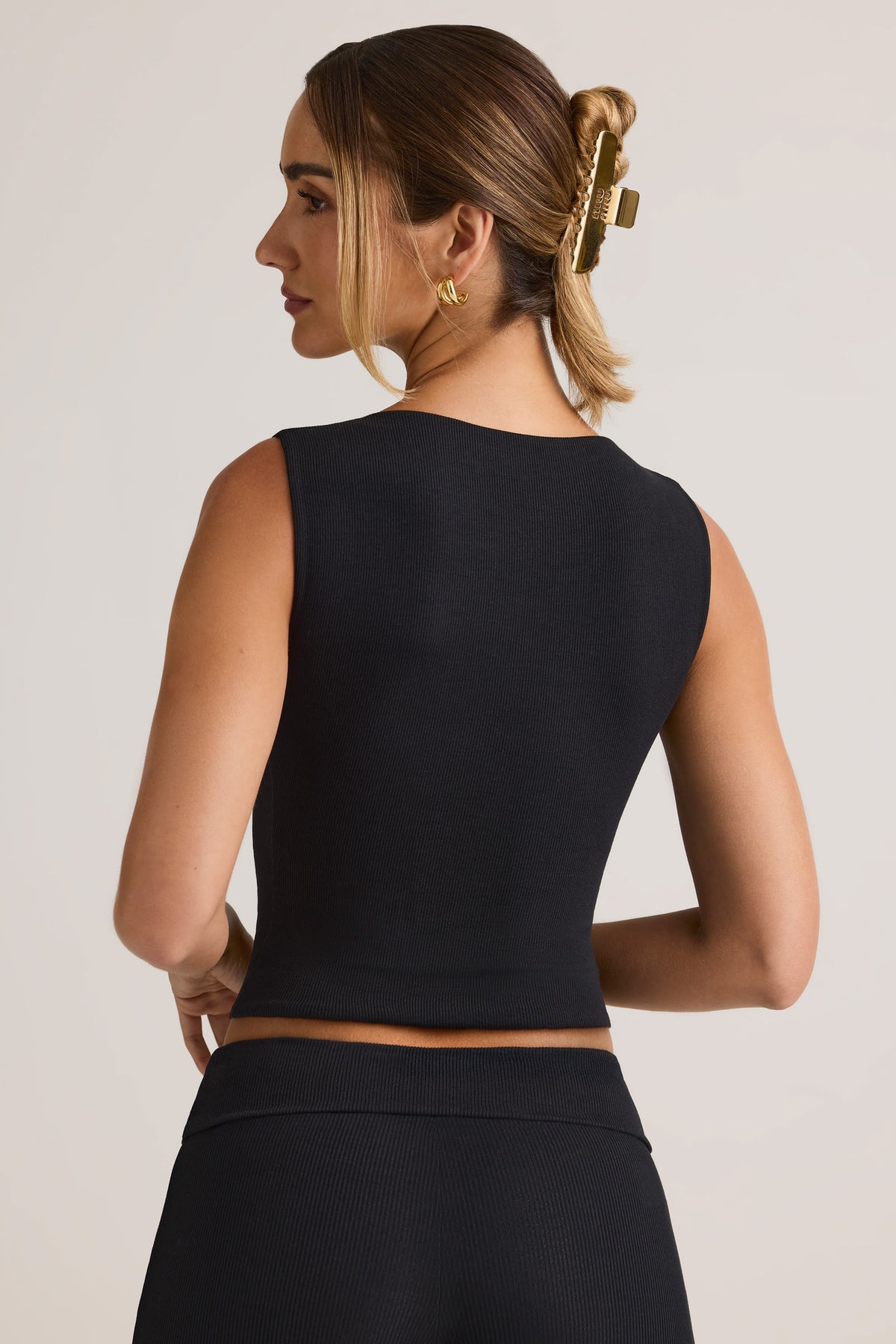 ⁣⁢Tanktop aus geripptem Modal mit Knopfleiste in Schwarz⁤⁣