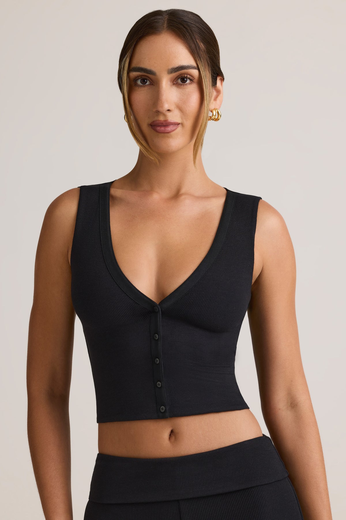 ⁣⁢Tanktop aus geripptem Modal mit Knopfleiste in Schwarz⁤⁣
