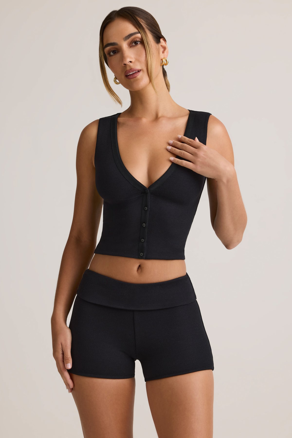 ⁣⁢Tanktop aus geripptem Modal mit Knopfleiste in Schwarz⁤⁣