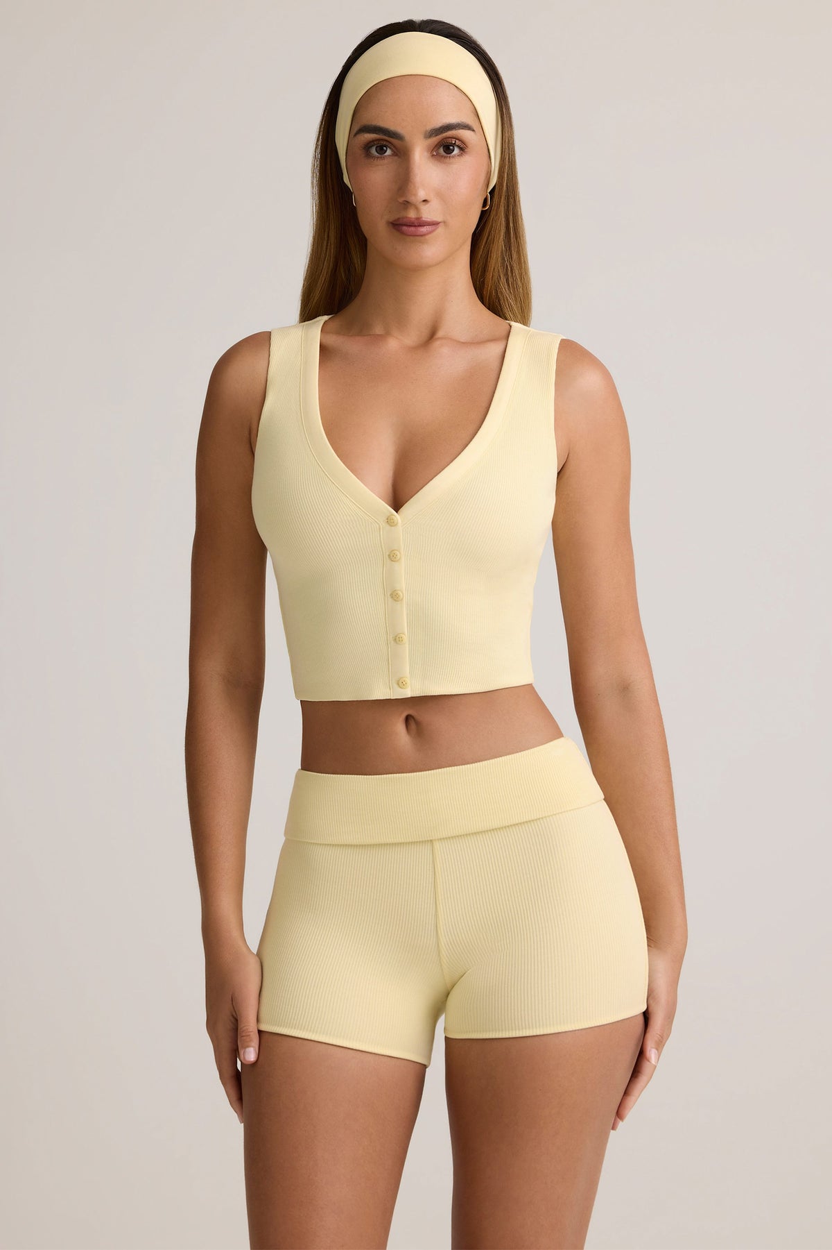 ⁣⁢Tanktop aus geripptem Modal mit Knopfleiste in Buttercremegelb⁤⁣