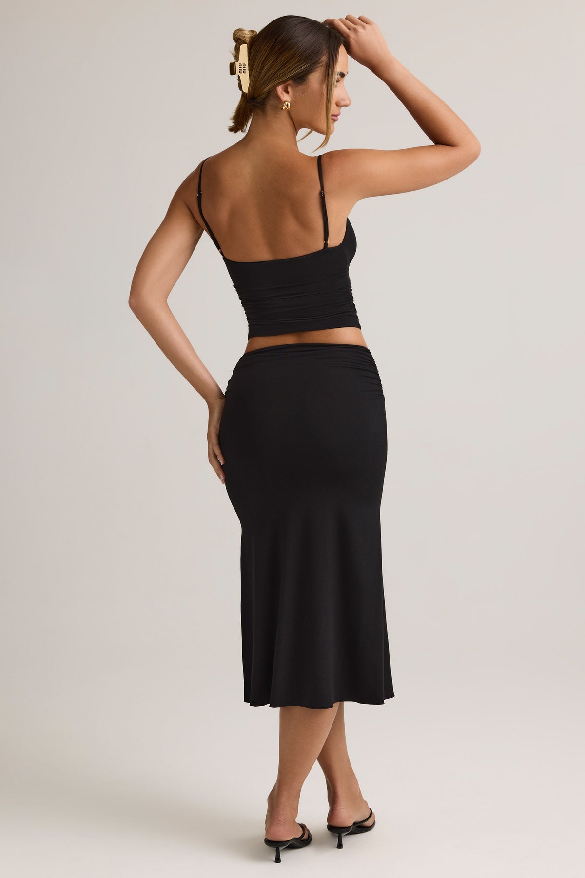 ⁣⁢Geraffter Mid-Waist-Modal-Midaxirock in Schwarz⁤⁣