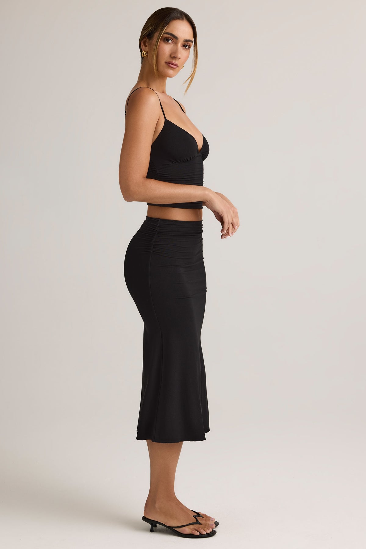 ⁣⁢Geraffter Mid-Waist-Modal-Midaxirock in Schwarz⁤⁣