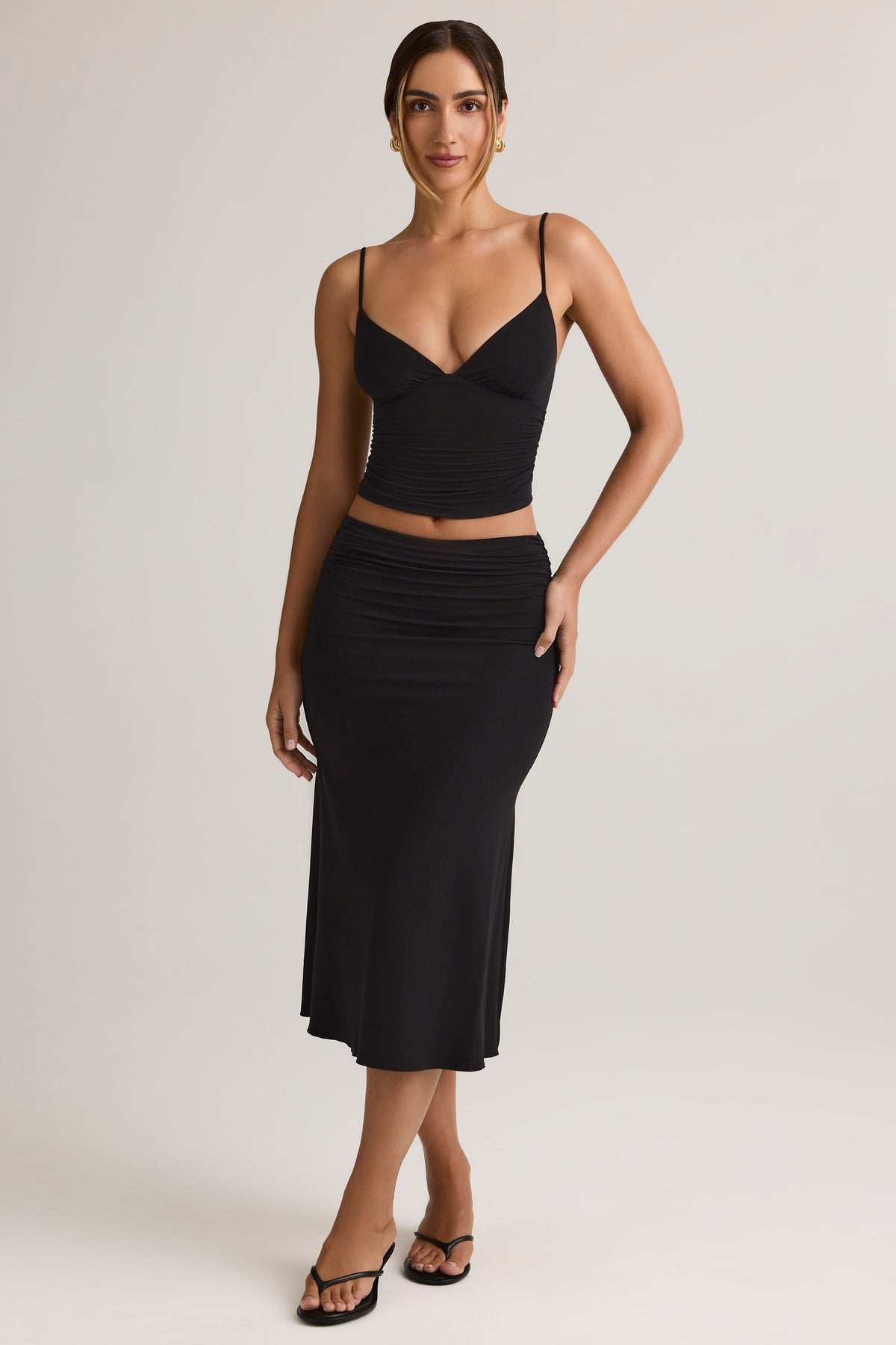 ⁣⁢Geraffter Mid-Waist-Modal-Midaxirock in Schwarz⁤⁣