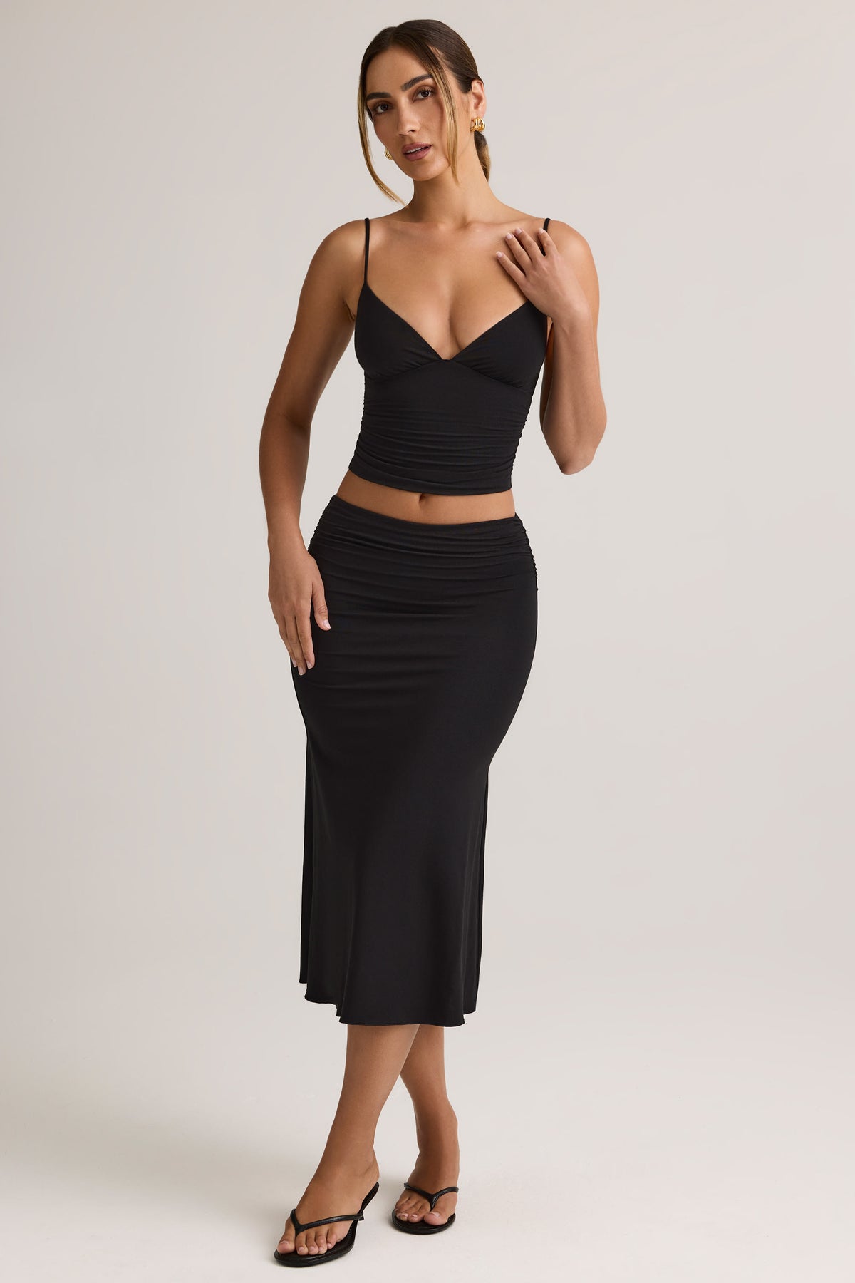 ⁣⁢Geraffter Mid-Waist-Modal-Midaxirock in Schwarz⁤⁣