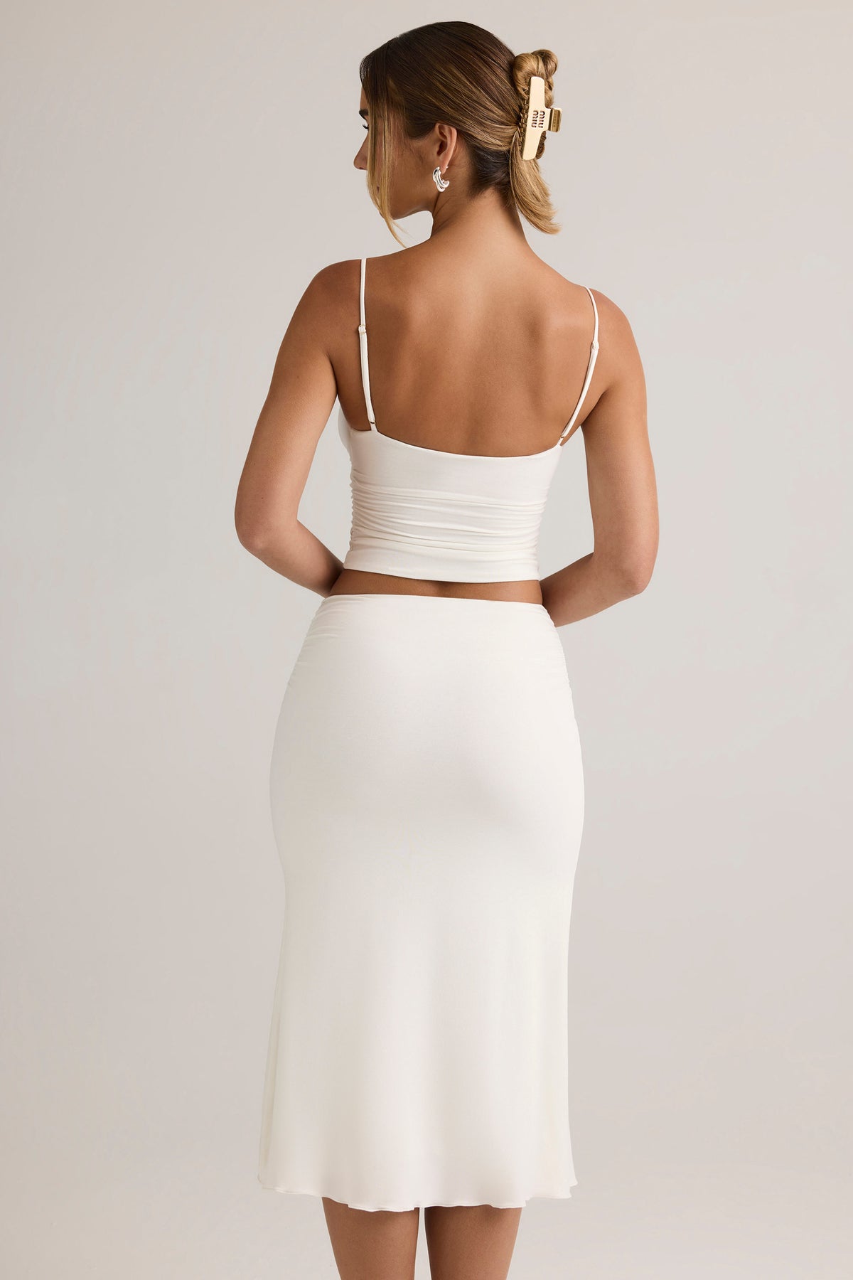 ⁣⁢Geraffter Mid-Waist-Modal-Midaxirock in Weiß⁤⁣