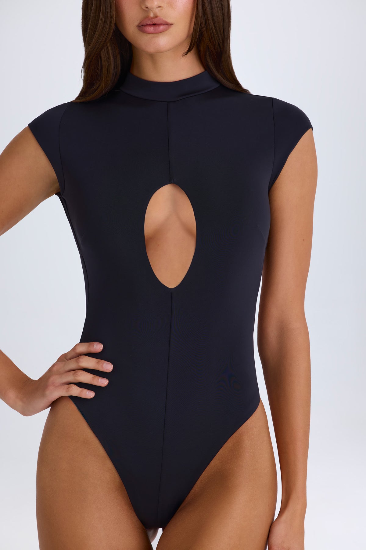 ⁣⁢Cut-out-Body in Schwarz⁤⁣